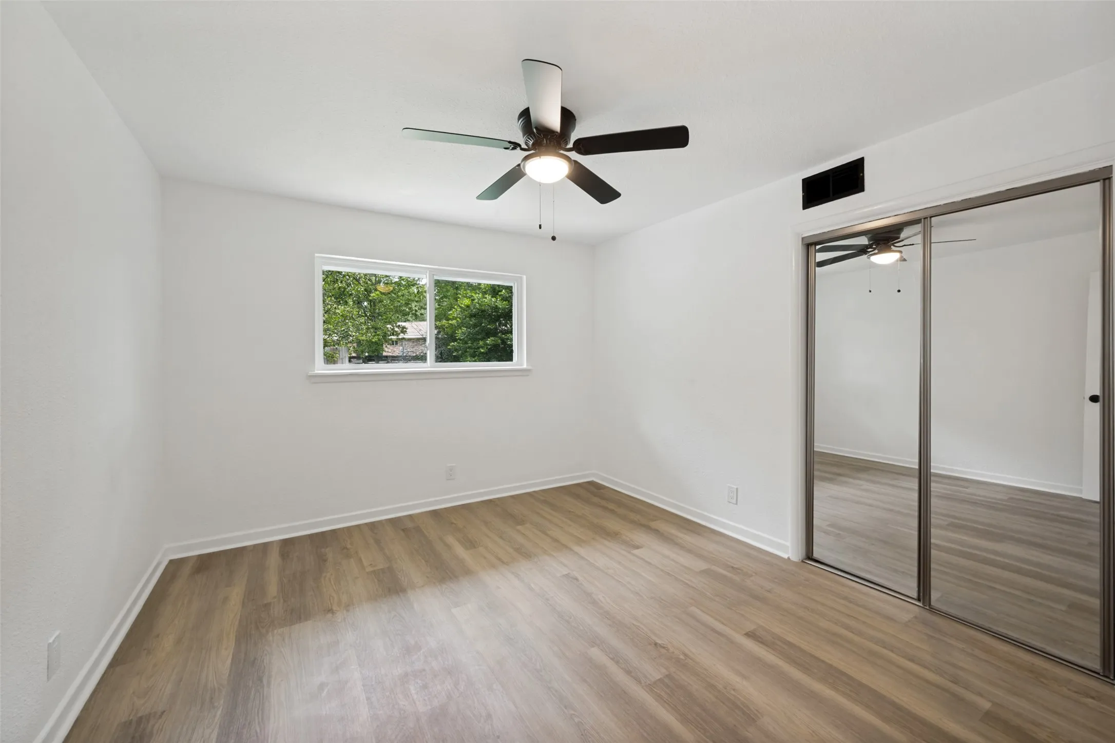 Single Family Residence For Sale in Tarrant County , 1112 Karla Drive, Hurst, Texas 76053, 3 Bedroom, 2 Bathroom, 2 Garage spaces, 1,778 Sqft, built in 1958, mls#21304610, Real Estate Agent in Hurst, Homes For Sale in Tarrant county, Homes For Sale in Hurst, Realtor in Hurst Texas, Real Estate Brokerage Independent Realty Texas, Luminita Cordes Realtor