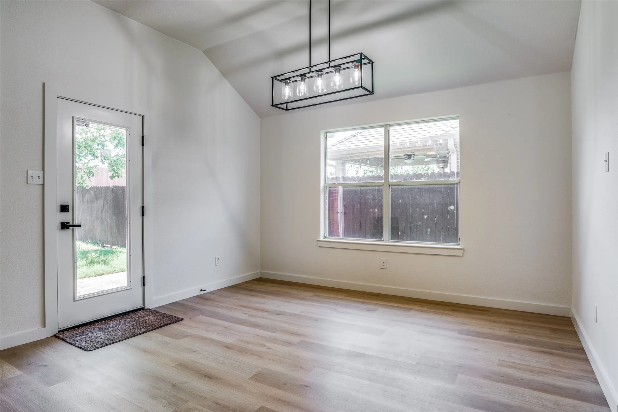 Single Family Residence For Rent in Denton County , 2820 Enchanted Eve Drive, Little Elm, Texas 75068, 4 Bedroom, 2 Bathroom, 2 Garage spaces, 1,980 Sqft, built in 2005, mls#21308611, Real Estate Agent in Little Elm, Homes For Rent in Denton county, Homes For Rent in Little Elm, Realtor in Little Elm Texas, Real Estate Brokerage Independent Realty Texas, Luminita Cordes Realtor