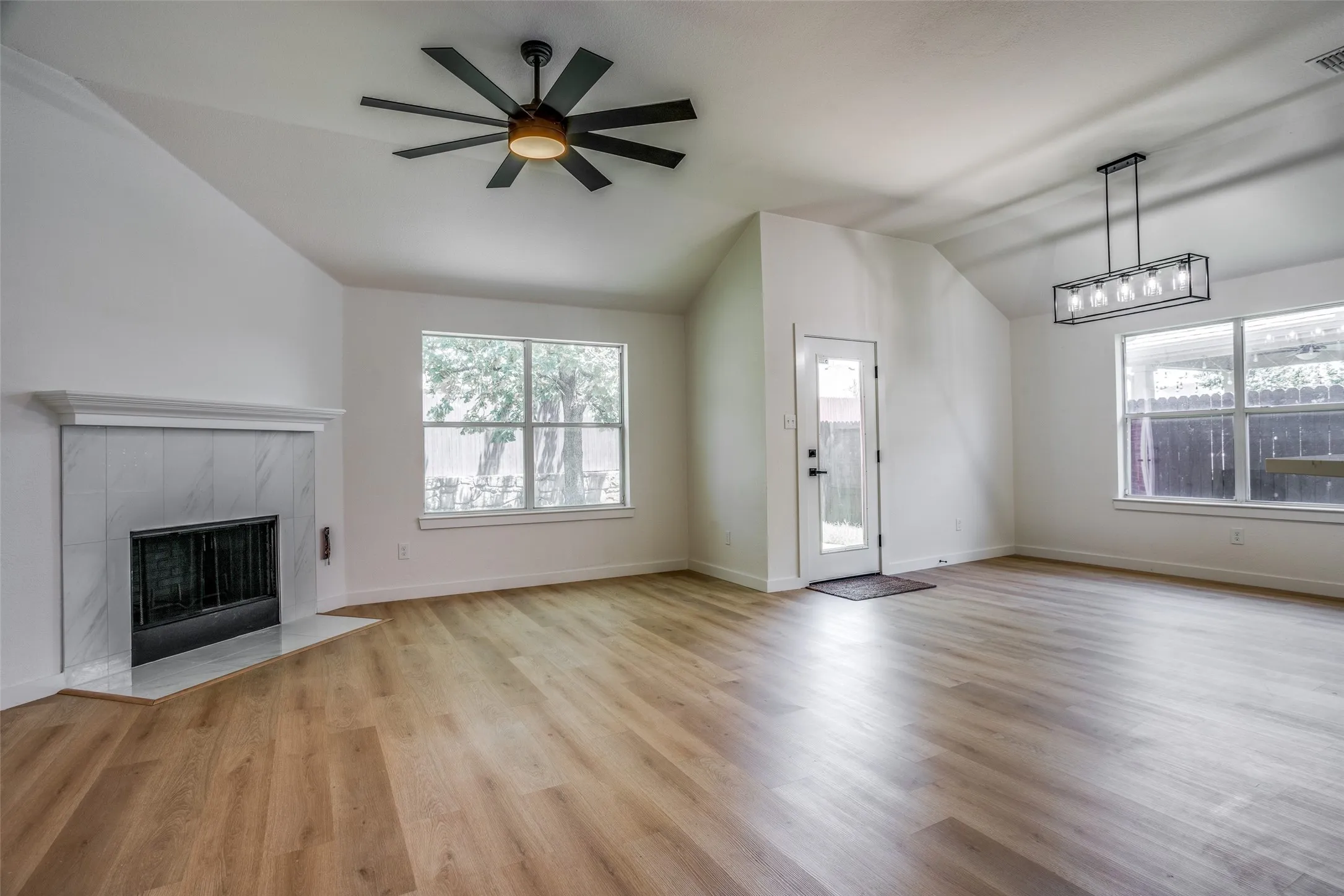Single Family Residence For Rent in Denton County , 2820 Enchanted Eve Drive, Little Elm, Texas 75068, 4 Bedroom, 2 Bathroom, 2 Garage spaces, 1,980 Sqft, built in 2005, mls#21308611, Real Estate Agent in Little Elm, Homes For Rent in Denton county, Homes For Rent in Little Elm, Realtor in Little Elm Texas, Real Estate Brokerage Independent Realty Texas, Luminita Cordes Realtor