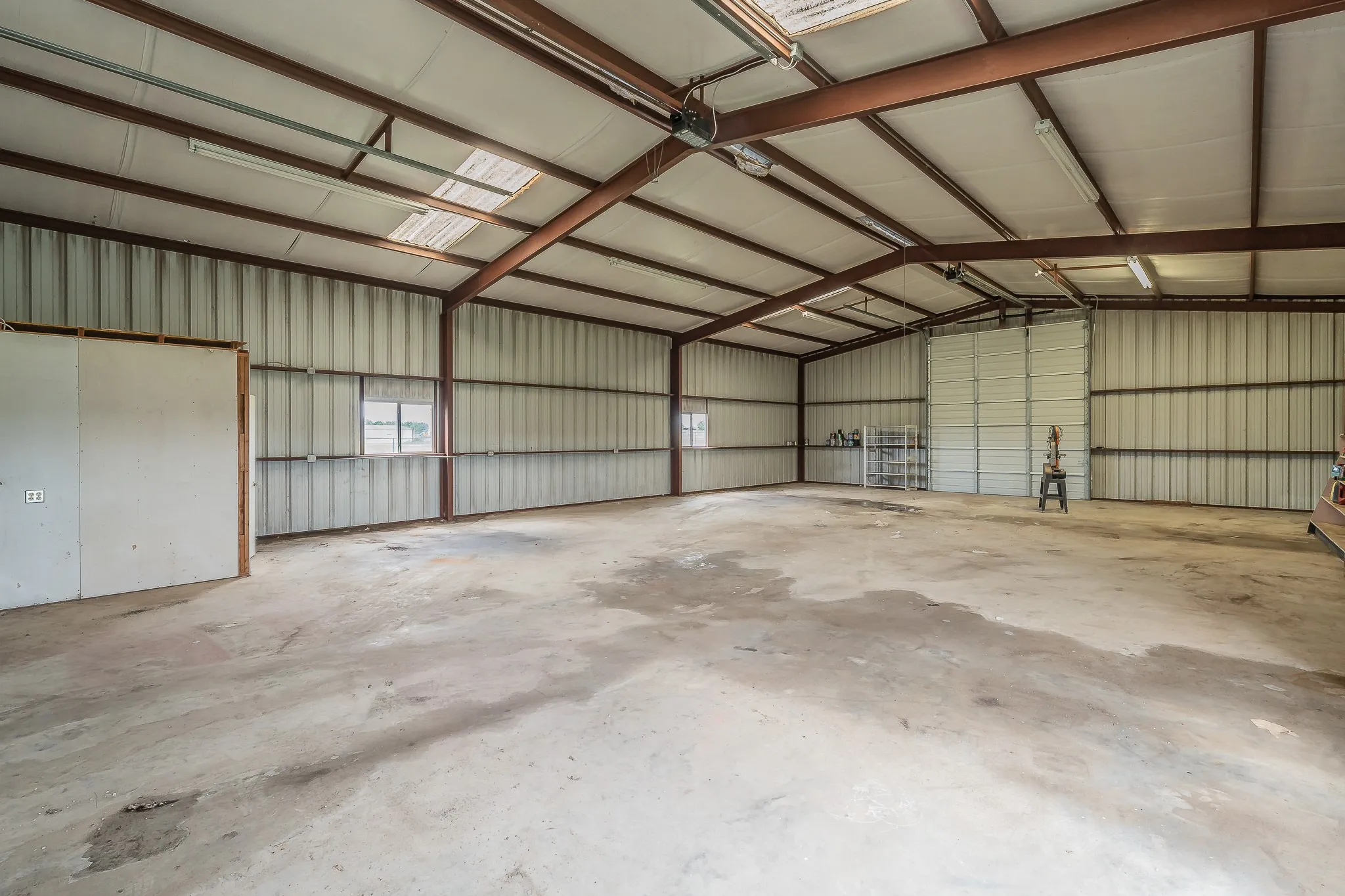 Single Family Residence For Sale in Fannin County , 117 Wagon Wheel Circle, Leonard, Texas 75452, 4 Bedroom, 3 Bathroom, 2 Garage spaces, 2,635 Sqft, built in 2006, mls#21308615, Real Estate Agent in Leonard, Homes For Sale in Fannin county, Homes For Sale in Leonard, Realtor in Leonard Texas, Real Estate Brokerage Independent Realty Texas, Luminita Cordes Realtor