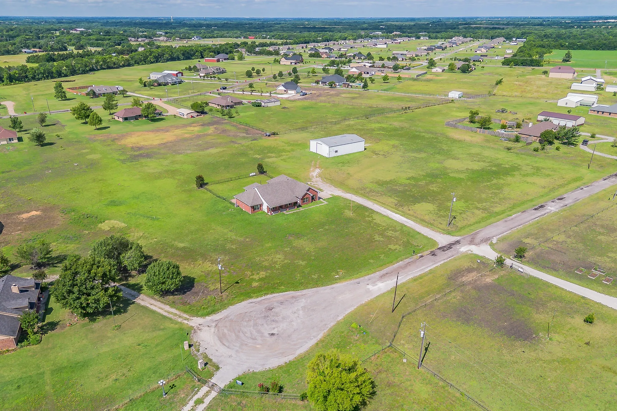 Single Family Residence For Sale in Fannin County , 117 Wagon Wheel Circle, Leonard, Texas 75452, 4 Bedroom, 3 Bathroom, 2 Garage spaces, 2,635 Sqft, built in 2006, mls#21308615, Real Estate Agent in Leonard, Homes For Sale in Fannin county, Homes For Sale in Leonard, Realtor in Leonard Texas, Real Estate Brokerage Independent Realty Texas, Luminita Cordes Realtor