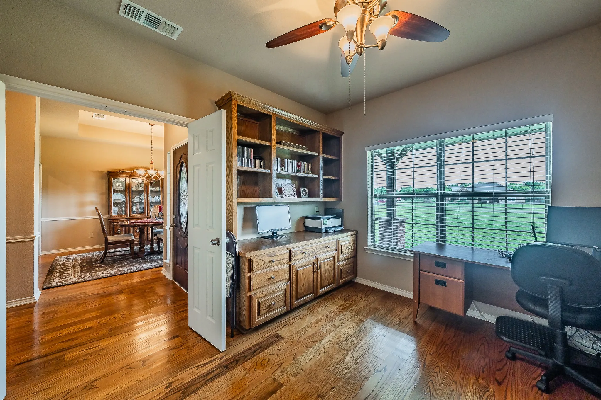 Single Family Residence For Sale in Fannin County , 117 Wagon Wheel Circle, Leonard, Texas 75452, 4 Bedroom, 3 Bathroom, 2 Garage spaces, 2,635 Sqft, built in 2006, mls#21308615, Real Estate Agent in Leonard, Homes For Sale in Fannin county, Homes For Sale in Leonard, Realtor in Leonard Texas, Real Estate Brokerage Independent Realty Texas, Luminita Cordes Realtor