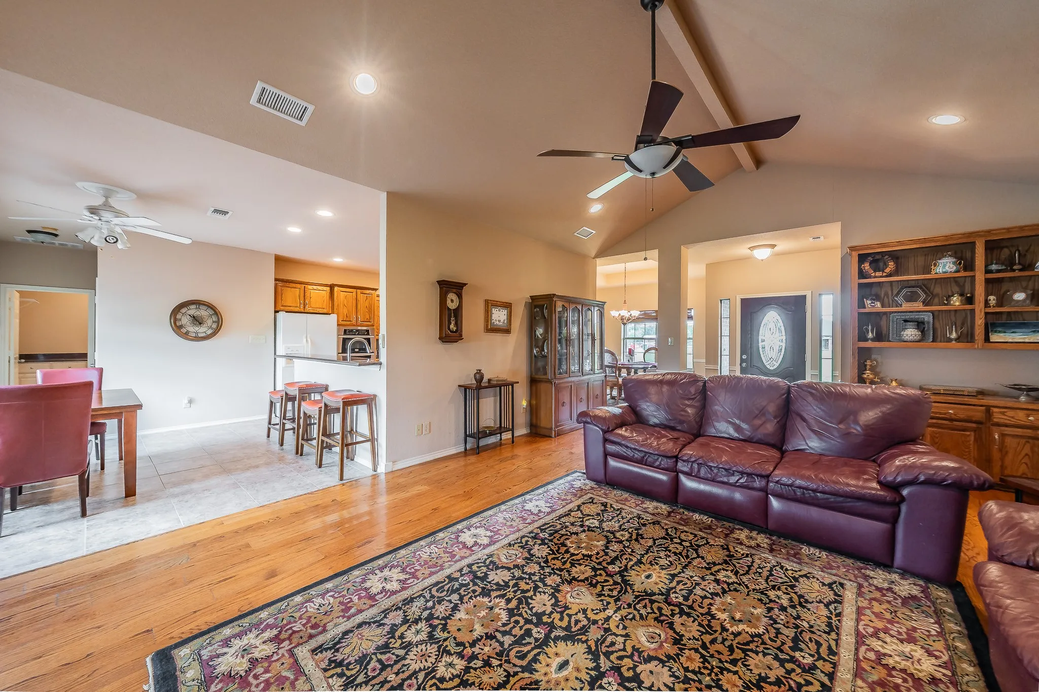 Single Family Residence For Sale in Fannin County , 117 Wagon Wheel Circle, Leonard, Texas 75452, 4 Bedroom, 3 Bathroom, 2 Garage spaces, 2,635 Sqft, built in 2006, mls#21308615, Real Estate Agent in Leonard, Homes For Sale in Fannin county, Homes For Sale in Leonard, Realtor in Leonard Texas, Real Estate Brokerage Independent Realty Texas, Luminita Cordes Realtor