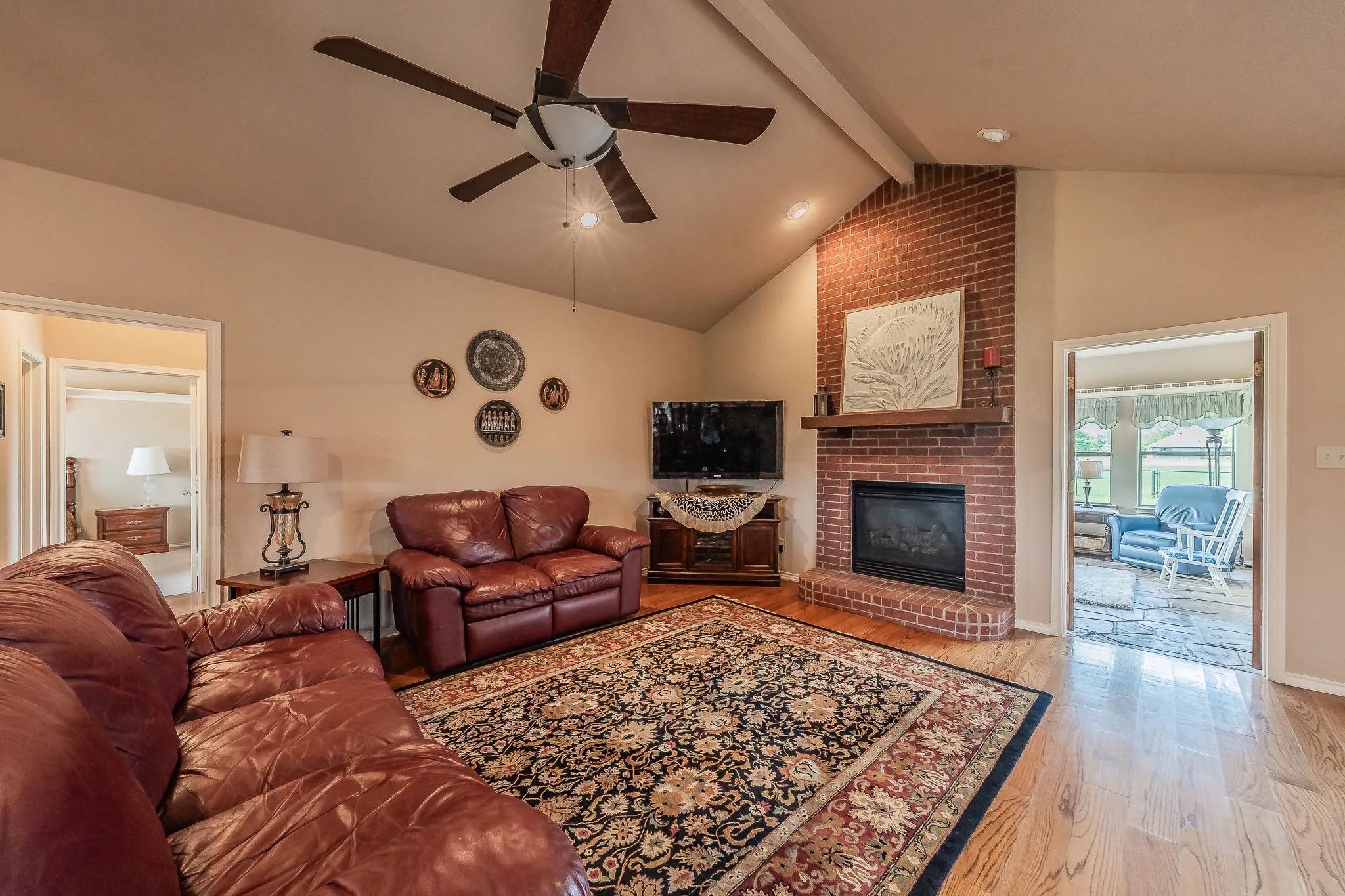 Single Family Residence For Sale in Fannin County , 117 Wagon Wheel Circle, Leonard, Texas 75452, 4 Bedroom, 3 Bathroom, 2 Garage spaces, 2,635 Sqft, built in 2006, mls#21308615, Real Estate Agent in Leonard, Homes For Sale in Fannin county, Homes For Sale in Leonard, Realtor in Leonard Texas, Real Estate Brokerage Independent Realty Texas, Luminita Cordes Realtor