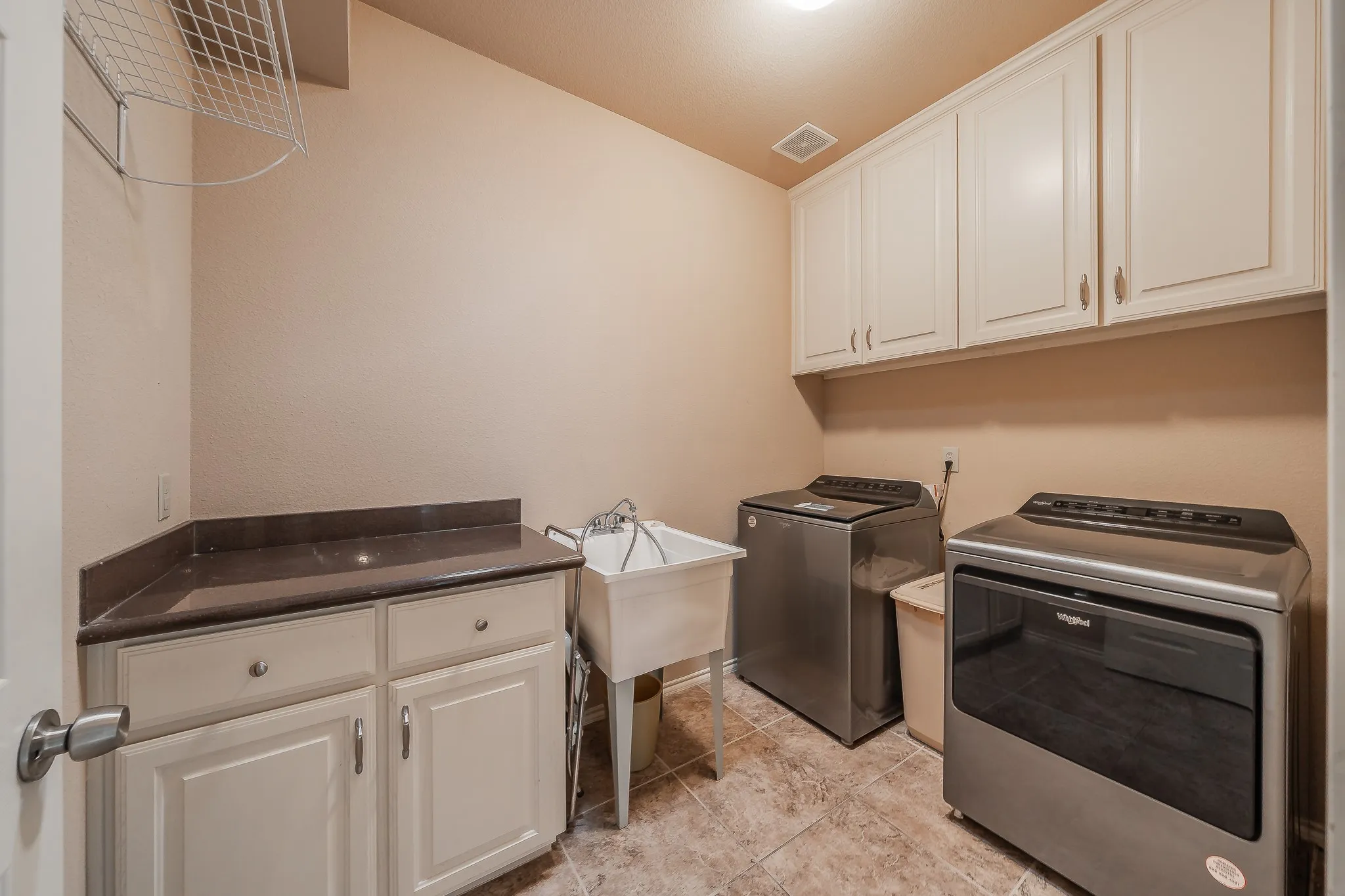 Single Family Residence For Sale in Fannin County , 117 Wagon Wheel Circle, Leonard, Texas 75452, 4 Bedroom, 3 Bathroom, 2 Garage spaces, 2,635 Sqft, built in 2006, mls#21308615, Real Estate Agent in Leonard, Homes For Sale in Fannin county, Homes For Sale in Leonard, Realtor in Leonard Texas, Real Estate Brokerage Independent Realty Texas, Luminita Cordes Realtor