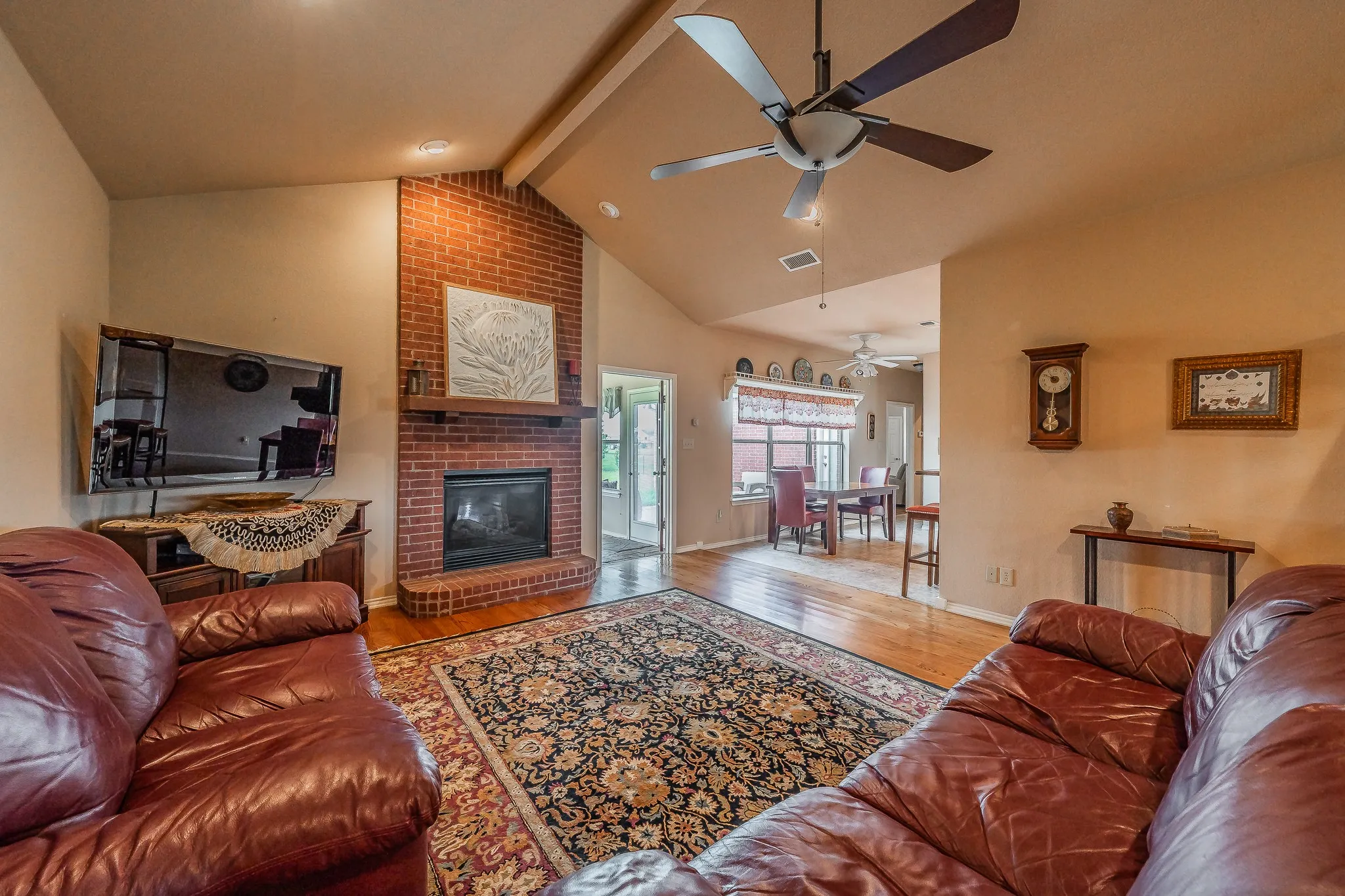 Single Family Residence For Sale in Fannin County , 117 Wagon Wheel Circle, Leonard, Texas 75452, 4 Bedroom, 3 Bathroom, 2 Garage spaces, 2,635 Sqft, built in 2006, mls#21308615, Real Estate Agent in Leonard, Homes For Sale in Fannin county, Homes For Sale in Leonard, Realtor in Leonard Texas, Real Estate Brokerage Independent Realty Texas, Luminita Cordes Realtor