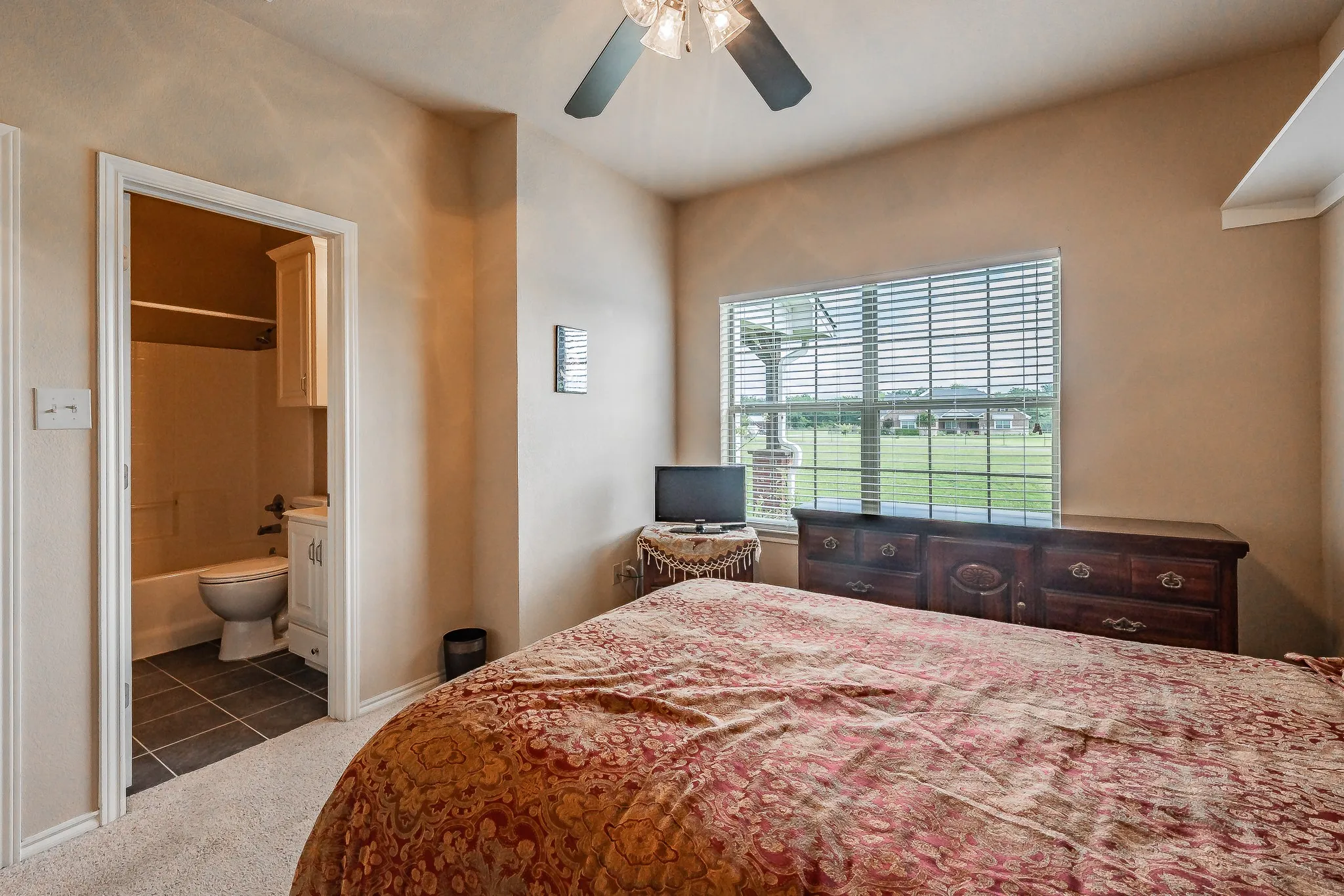 Single Family Residence For Sale in Fannin County , 117 Wagon Wheel Circle, Leonard, Texas 75452, 4 Bedroom, 3 Bathroom, 2 Garage spaces, 2,635 Sqft, built in 2006, mls#21308615, Real Estate Agent in Leonard, Homes For Sale in Fannin county, Homes For Sale in Leonard, Realtor in Leonard Texas, Real Estate Brokerage Independent Realty Texas, Luminita Cordes Realtor