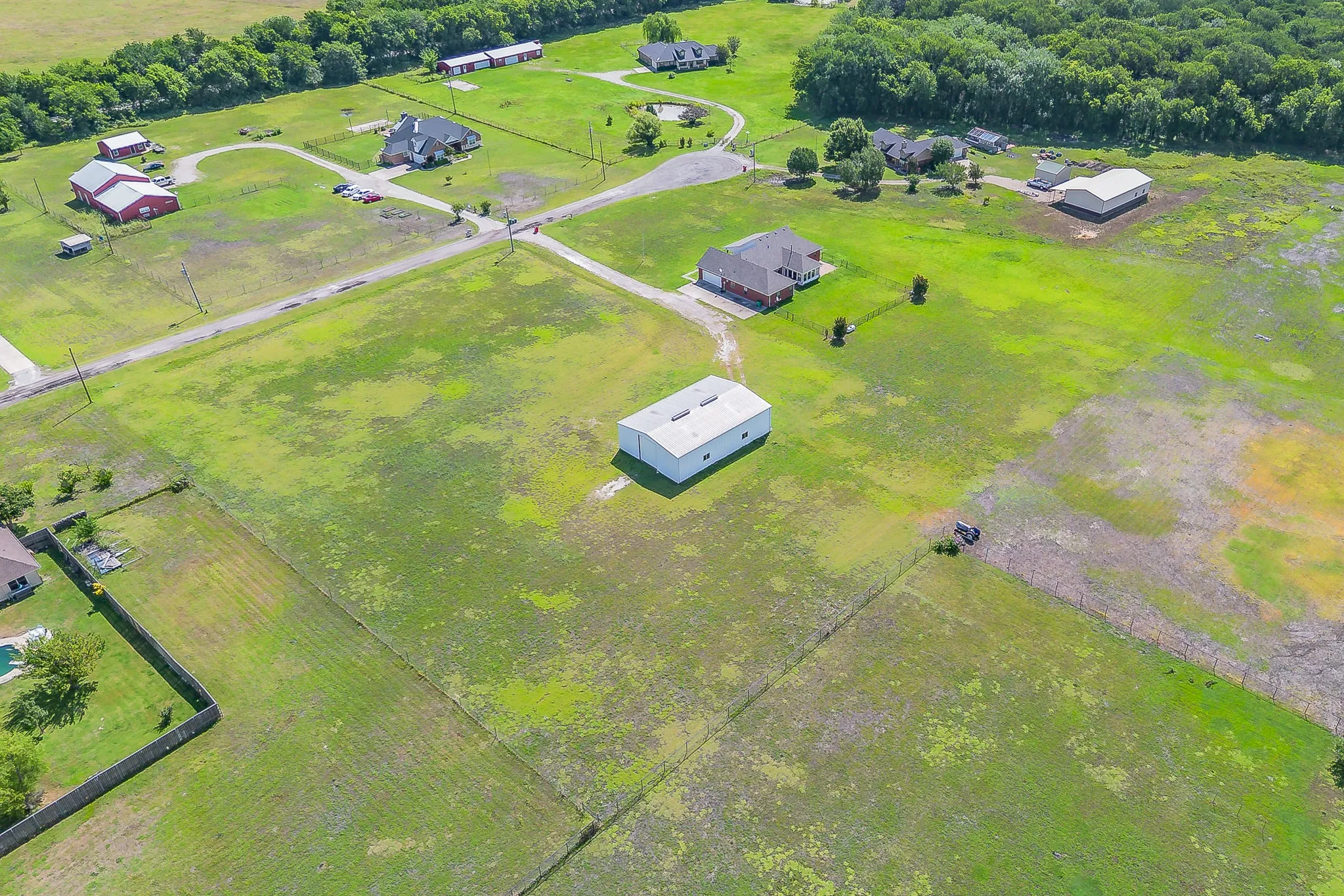 Single Family Residence For Sale in Fannin County , 117 Wagon Wheel Circle, Leonard, Texas 75452, 4 Bedroom, 3 Bathroom, 2 Garage spaces, 2,635 Sqft, built in 2006, mls#21308615, Real Estate Agent in Leonard, Homes For Sale in Fannin county, Homes For Sale in Leonard, Realtor in Leonard Texas, Real Estate Brokerage Independent Realty Texas, Luminita Cordes Realtor