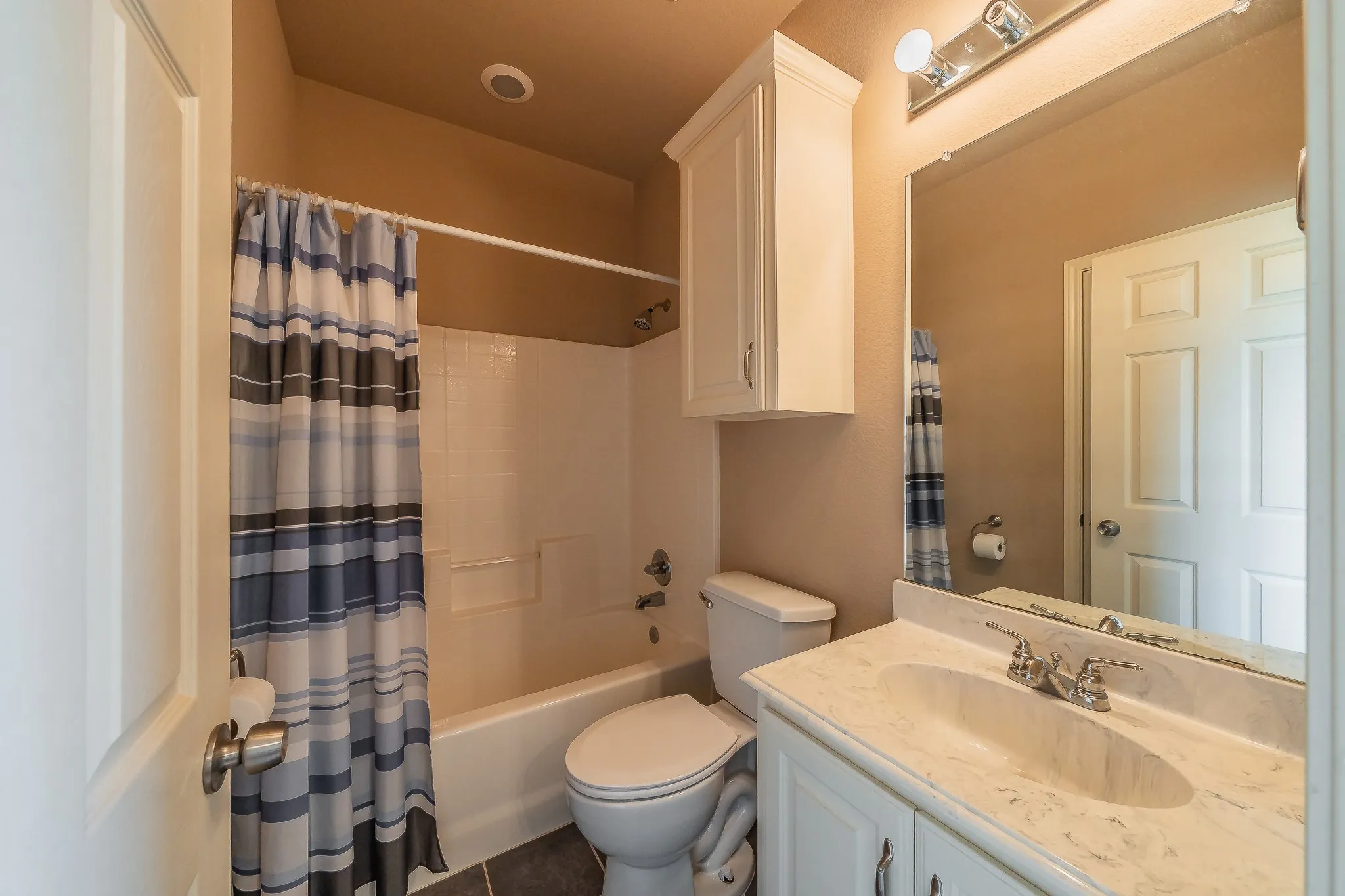 Single Family Residence For Sale in Fannin County , 117 Wagon Wheel Circle, Leonard, Texas 75452, 4 Bedroom, 3 Bathroom, 2 Garage spaces, 2,635 Sqft, built in 2006, mls#21308615, Real Estate Agent in Leonard, Homes For Sale in Fannin county, Homes For Sale in Leonard, Realtor in Leonard Texas, Real Estate Brokerage Independent Realty Texas, Luminita Cordes Realtor