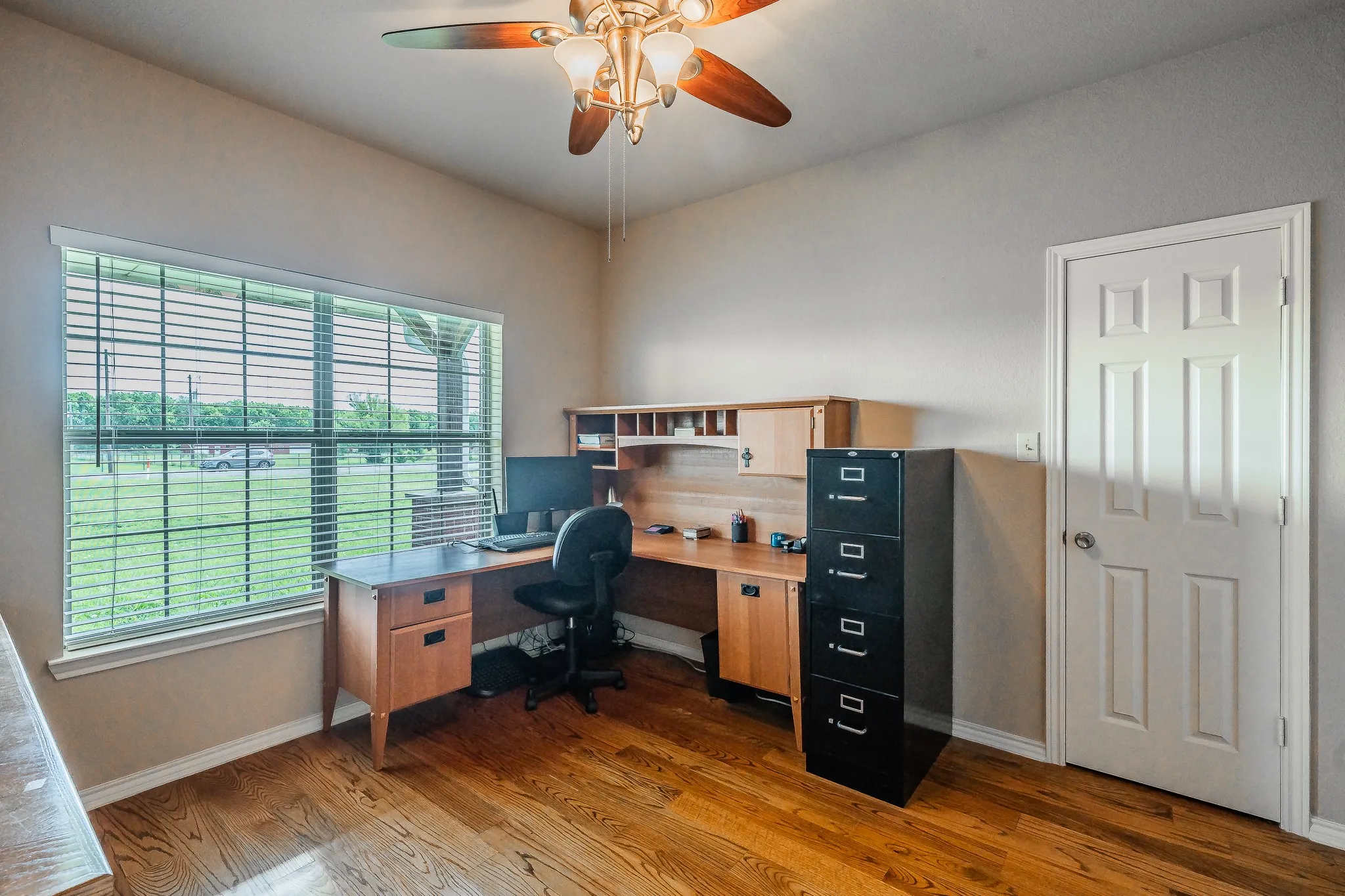 Single Family Residence For Sale in Fannin County , 117 Wagon Wheel Circle, Leonard, Texas 75452, 4 Bedroom, 3 Bathroom, 2 Garage spaces, 2,635 Sqft, built in 2006, mls#21308615, Real Estate Agent in Leonard, Homes For Sale in Fannin county, Homes For Sale in Leonard, Realtor in Leonard Texas, Real Estate Brokerage Independent Realty Texas, Luminita Cordes Realtor