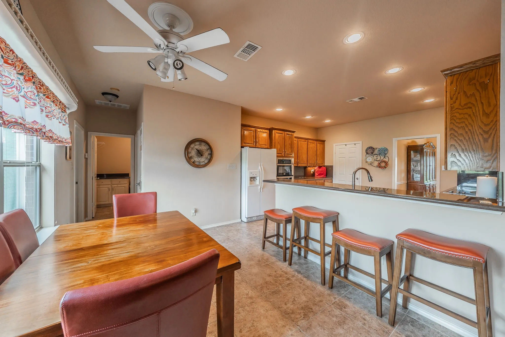 Single Family Residence For Sale in Fannin County , 117 Wagon Wheel Circle, Leonard, Texas 75452, 4 Bedroom, 3 Bathroom, 2 Garage spaces, 2,635 Sqft, built in 2006, mls#21308615, Real Estate Agent in Leonard, Homes For Sale in Fannin county, Homes For Sale in Leonard, Realtor in Leonard Texas, Real Estate Brokerage Independent Realty Texas, Luminita Cordes Realtor