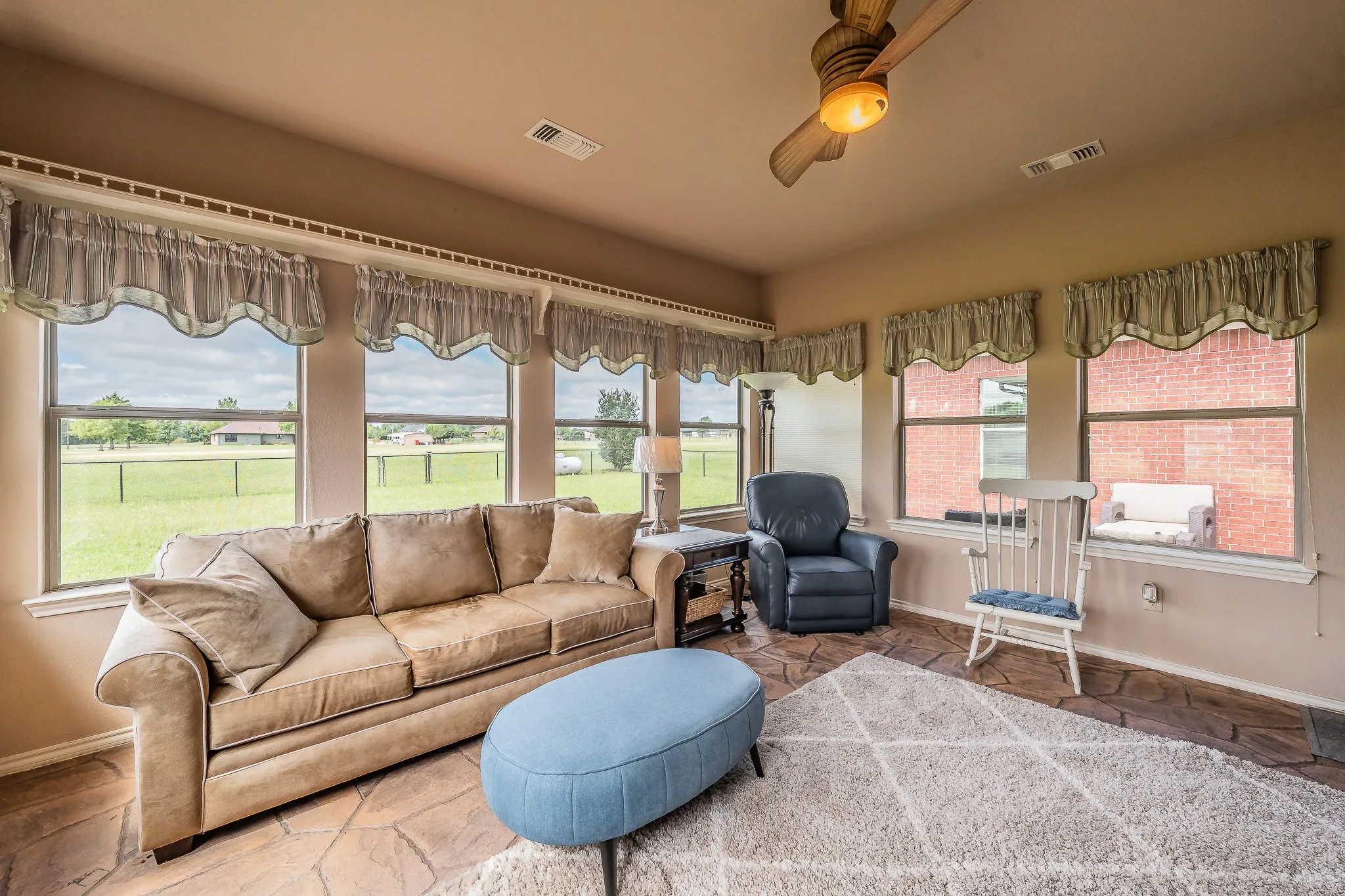 Single Family Residence For Sale in Fannin County , 117 Wagon Wheel Circle, Leonard, Texas 75452, 4 Bedroom, 3 Bathroom, 2 Garage spaces, 2,635 Sqft, built in 2006, mls#21308615, Real Estate Agent in Leonard, Homes For Sale in Fannin county, Homes For Sale in Leonard, Realtor in Leonard Texas, Real Estate Brokerage Independent Realty Texas, Luminita Cordes Realtor
