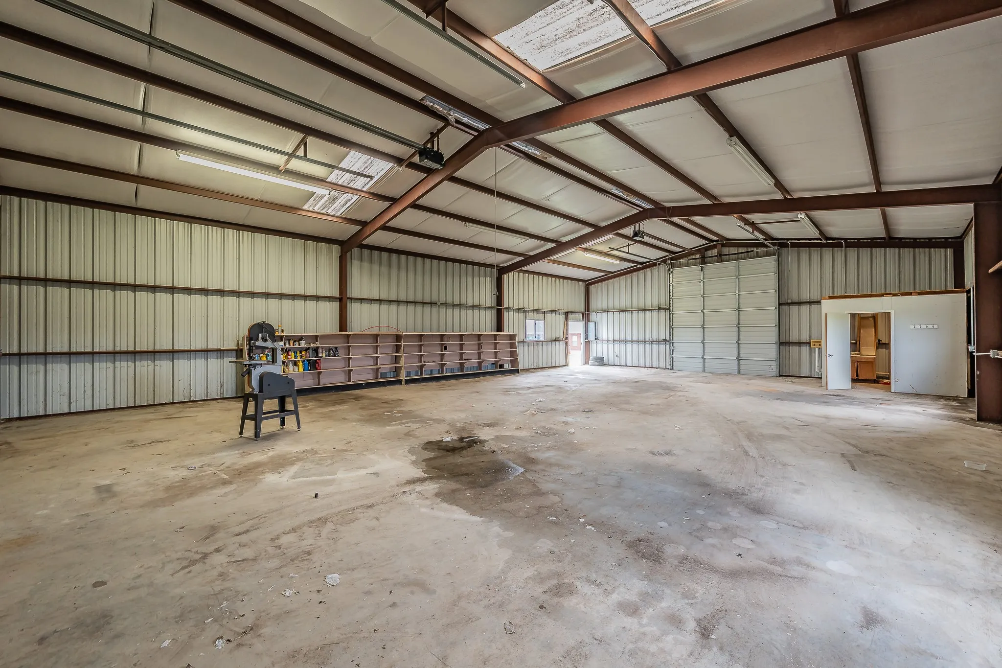 Single Family Residence For Sale in Fannin County , 117 Wagon Wheel Circle, Leonard, Texas 75452, 4 Bedroom, 3 Bathroom, 2 Garage spaces, 2,635 Sqft, built in 2006, mls#21308615, Real Estate Agent in Leonard, Homes For Sale in Fannin county, Homes For Sale in Leonard, Realtor in Leonard Texas, Real Estate Brokerage Independent Realty Texas, Luminita Cordes Realtor