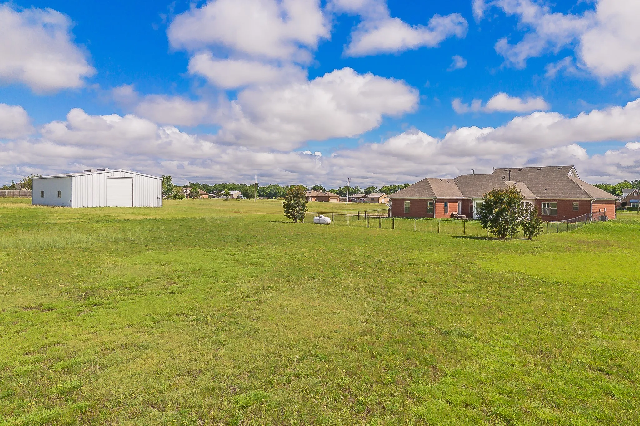 Single Family Residence For Sale in Fannin County , 117 Wagon Wheel Circle, Leonard, Texas 75452, 4 Bedroom, 3 Bathroom, 2 Garage spaces, 2,635 Sqft, built in 2006, mls#21308615, Real Estate Agent in Leonard, Homes For Sale in Fannin county, Homes For Sale in Leonard, Realtor in Leonard Texas, Real Estate Brokerage Independent Realty Texas, Luminita Cordes Realtor