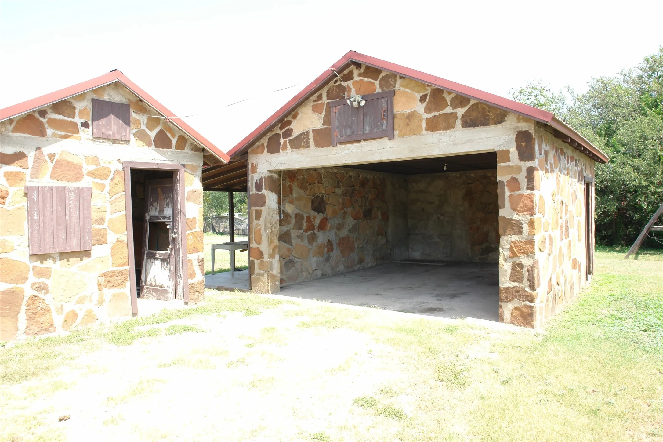 Single Family Residence For Sale in San Saba County , 1006 S Bluffton, San Saba, Texas 76877, 1 Bedroom, 1 Bathroom, 1 Garage spaces, 654 Sqft, built in 1930, mls#21308619, Real Estate Agent in San Saba, Homes For Sale in San Saba county, Homes For Sale in San Saba, Realtor in San Saba Texas, Real Estate Brokerage Independent Realty Texas, Luminita Cordes Realtor