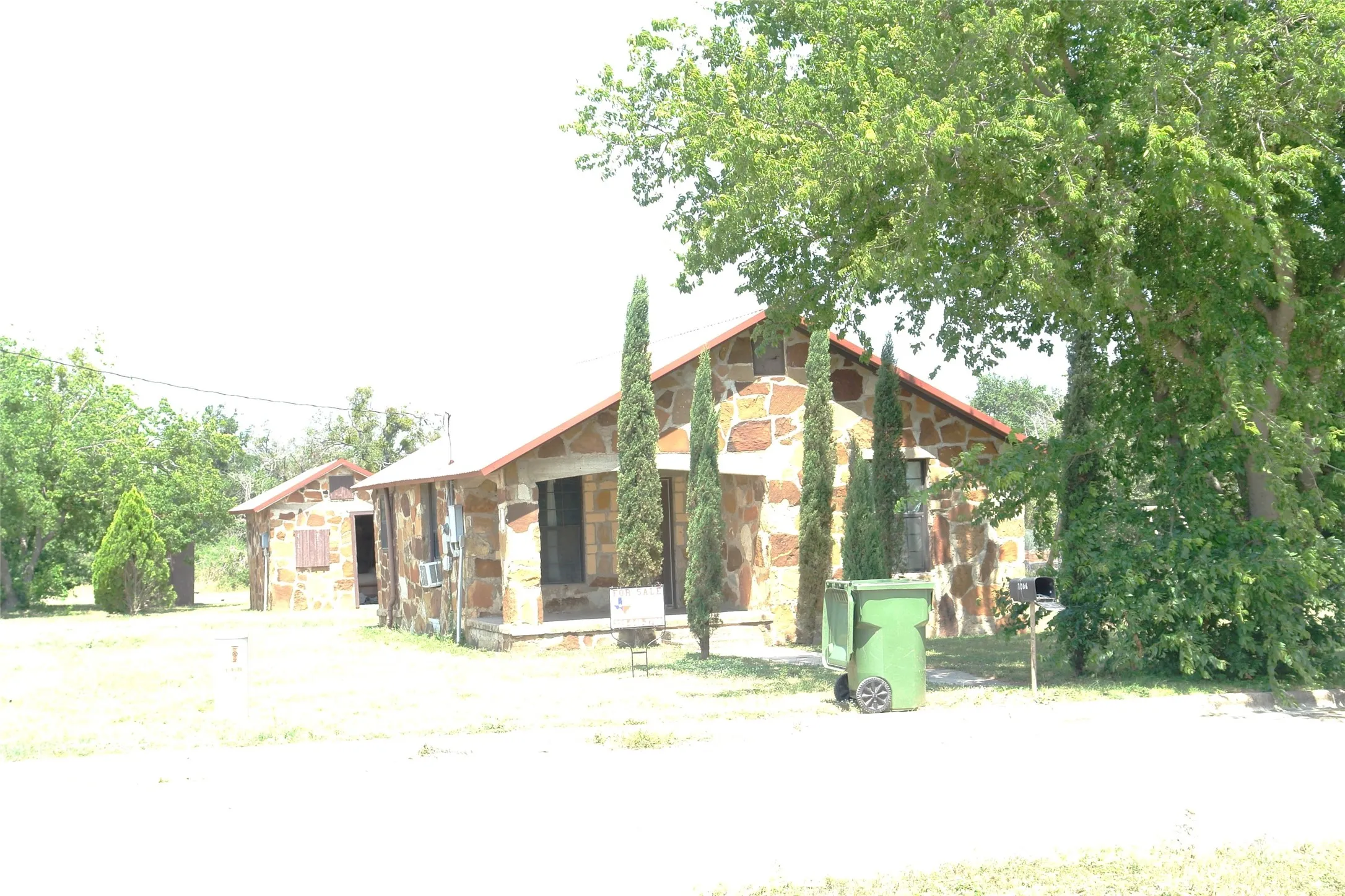 Single Family Residence For Sale in San Saba County , 1006 S Bluffton, San Saba, Texas 76877, 1 Bedroom, 1 Bathroom, 1 Garage spaces, 654 Sqft, built in 1930, mls#21308619, Real Estate Agent in San Saba, Homes For Sale in San Saba county, Homes For Sale in San Saba, Realtor in San Saba Texas, Real Estate Brokerage Independent Realty Texas, Luminita Cordes Realtor