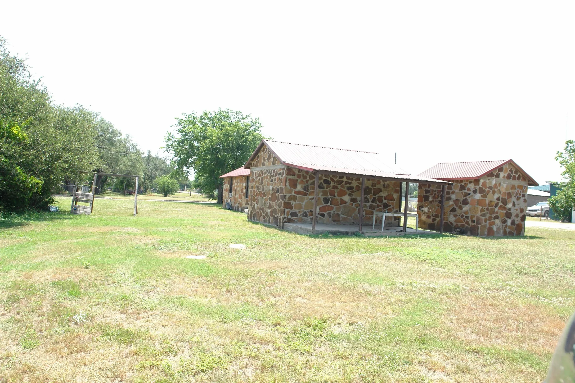 Single Family Residence For Sale in San Saba County , 1006 S Bluffton, San Saba, Texas 76877, 1 Bedroom, 1 Bathroom, 1 Garage spaces, 654 Sqft, built in 1930, mls#21308619, Real Estate Agent in San Saba, Homes For Sale in San Saba county, Homes For Sale in San Saba, Realtor in San Saba Texas, Real Estate Brokerage Independent Realty Texas, Luminita Cordes Realtor