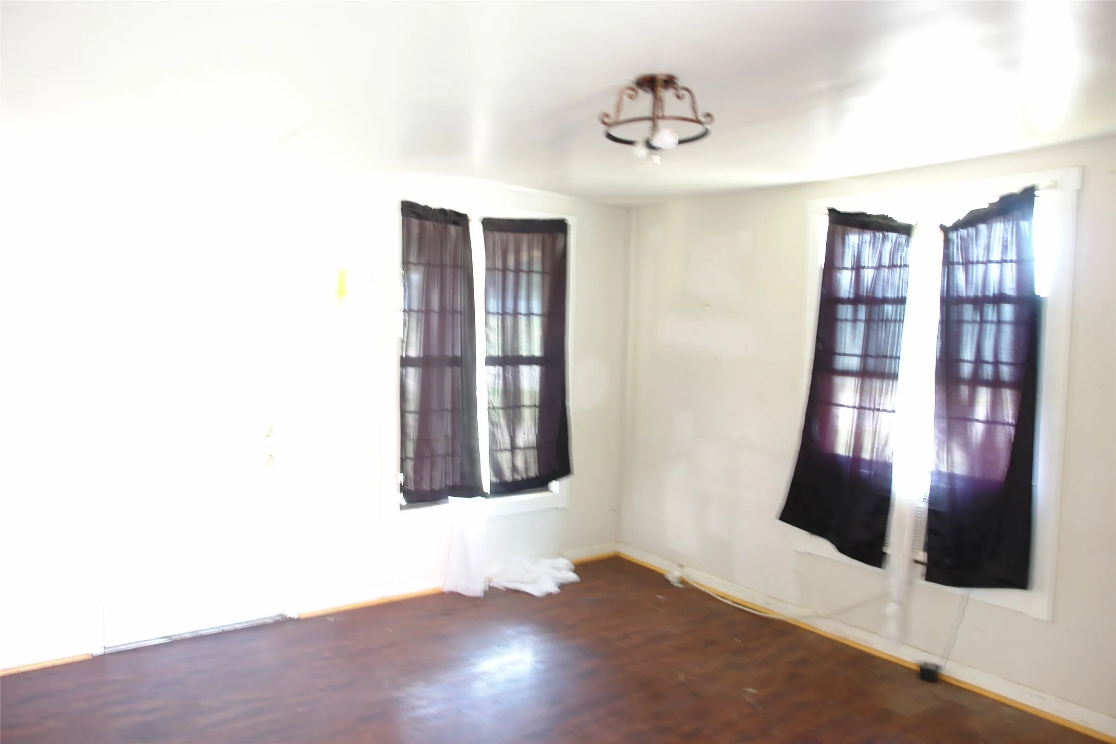 Single Family Residence For Sale in San Saba County , 1006 S Bluffton, San Saba, Texas 76877, 1 Bedroom, 1 Bathroom, 1 Garage spaces, 654 Sqft, built in 1930, mls#21308619, Real Estate Agent in San Saba, Homes For Sale in San Saba county, Homes For Sale in San Saba, Realtor in San Saba Texas, Real Estate Brokerage Independent Realty Texas, Luminita Cordes Realtor