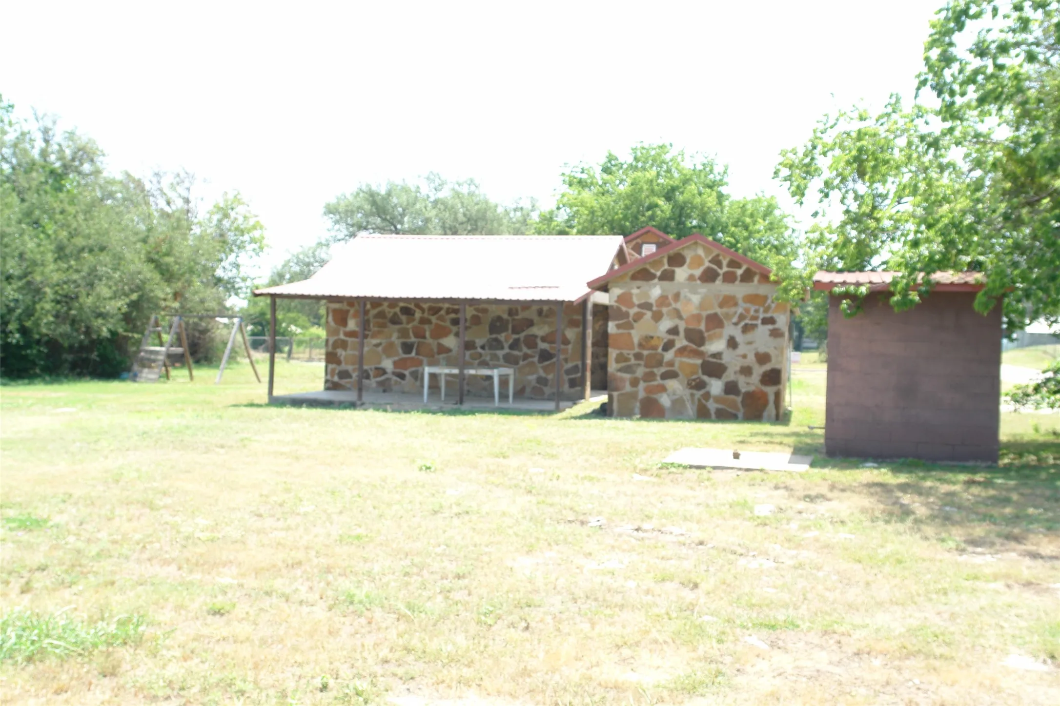 Single Family Residence For Sale in San Saba County , 1006 S Bluffton, San Saba, Texas 76877, 1 Bedroom, 1 Bathroom, 1 Garage spaces, 654 Sqft, built in 1930, mls#21308619, Real Estate Agent in San Saba, Homes For Sale in San Saba county, Homes For Sale in San Saba, Realtor in San Saba Texas, Real Estate Brokerage Independent Realty Texas, Luminita Cordes Realtor