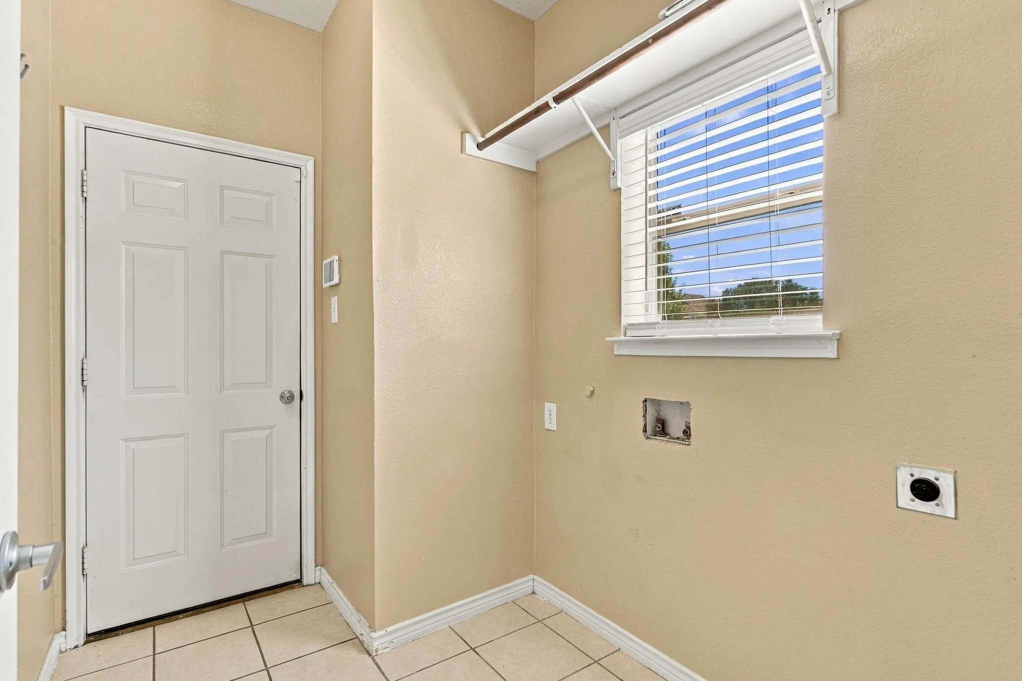 Single Family Residence For Sale in Denton County , 1140 Wenk Court, Aubrey, Texas 76227, 4 Bedroom, 4 Bathroom, 2 Garage spaces, 3,171 Sqft, built in 2006, mls#21304180, Real Estate Agent in Aubrey, Homes For Sale in Denton county, Homes For Sale in Aubrey, Realtor in Aubrey Texas, Real Estate Brokerage Independent Realty Texas, Luminita Cordes Realtor