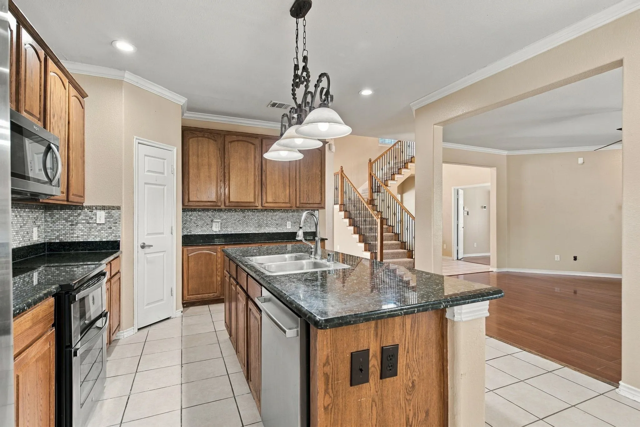 Single Family Residence For Sale in Denton County , 1140 Wenk Court, Aubrey, Texas 76227, 4 Bedroom, 4 Bathroom, 2 Garage spaces, 3,171 Sqft, built in 2006, mls#21304180, Real Estate Agent in Aubrey, Homes For Sale in Denton county, Homes For Sale in Aubrey, Realtor in Aubrey Texas, Real Estate Brokerage Independent Realty Texas, Luminita Cordes Realtor