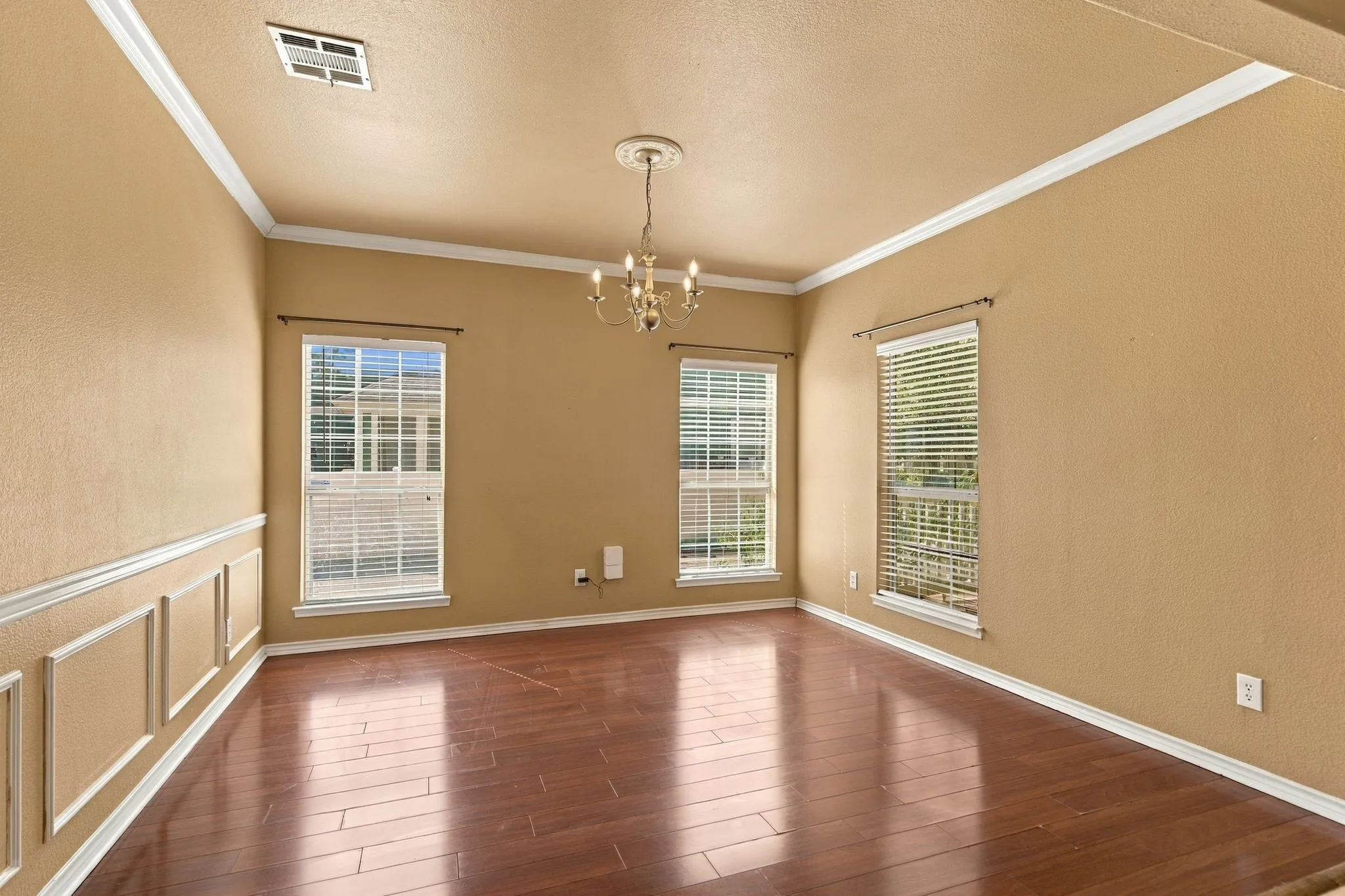 Single Family Residence For Sale in Denton County , 1140 Wenk Court, Aubrey, Texas 76227, 4 Bedroom, 4 Bathroom, 2 Garage spaces, 3,171 Sqft, built in 2006, mls#21304180, Real Estate Agent in Aubrey, Homes For Sale in Denton county, Homes For Sale in Aubrey, Realtor in Aubrey Texas, Real Estate Brokerage Independent Realty Texas, Luminita Cordes Realtor