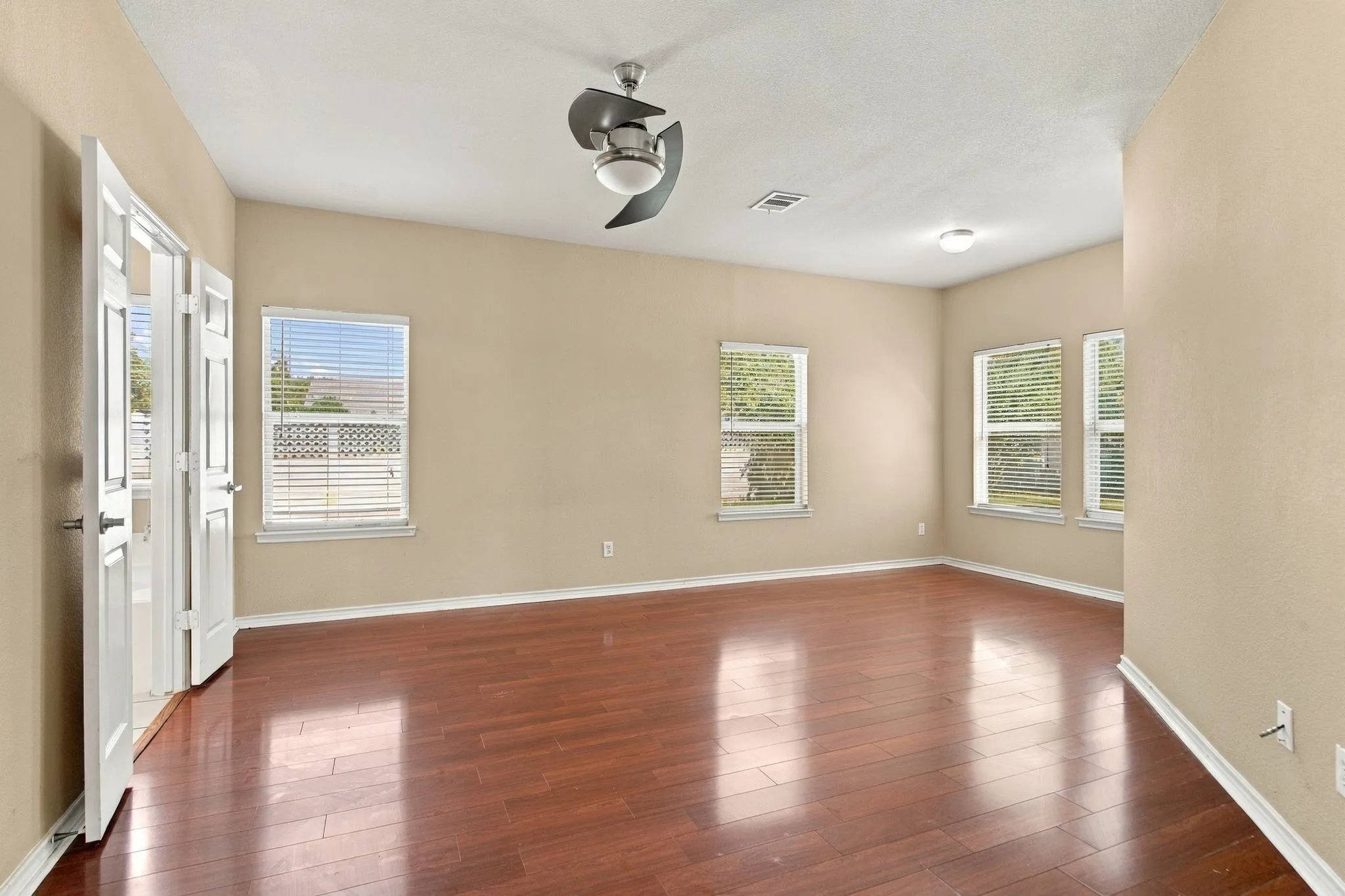 Single Family Residence For Sale in Denton County , 1140 Wenk Court, Aubrey, Texas 76227, 4 Bedroom, 4 Bathroom, 2 Garage spaces, 3,171 Sqft, built in 2006, mls#21304180, Real Estate Agent in Aubrey, Homes For Sale in Denton county, Homes For Sale in Aubrey, Realtor in Aubrey Texas, Real Estate Brokerage Independent Realty Texas, Luminita Cordes Realtor