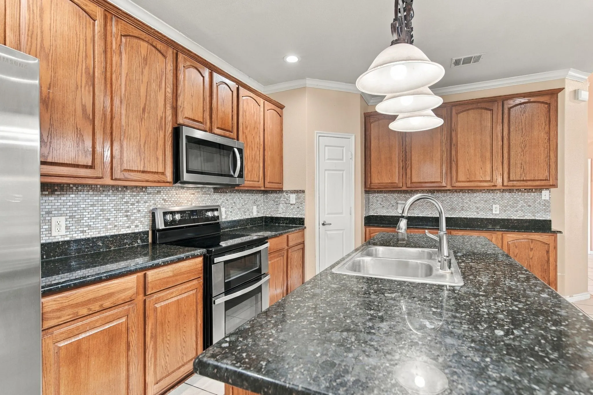 Single Family Residence For Sale in Denton County , 1140 Wenk Court, Aubrey, Texas 76227, 4 Bedroom, 4 Bathroom, 2 Garage spaces, 3,171 Sqft, built in 2006, mls#21304180, Real Estate Agent in Aubrey, Homes For Sale in Denton county, Homes For Sale in Aubrey, Realtor in Aubrey Texas, Real Estate Brokerage Independent Realty Texas, Luminita Cordes Realtor