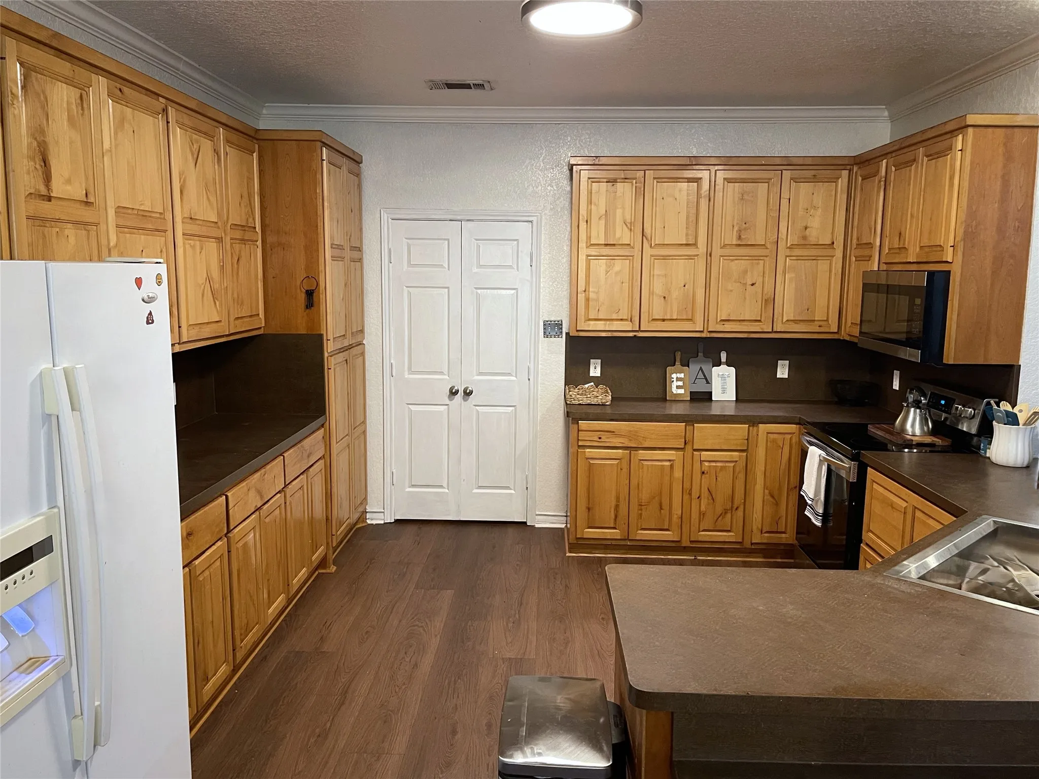Single Family Residence For Sale in Freestone County , 107 Carroll Street, Teague, Texas 75860, 4 Bedroom, 2 Bathroom, 2 Garage spaces, 1,940 Sqft, built in 2005, mls#21308597, Real Estate Agent in Teague, Homes For Sale in Freestone county, Homes For Sale in Teague, Realtor in Teague Texas, Real Estate Brokerage Independent Realty Texas, Luminita Cordes Realtor