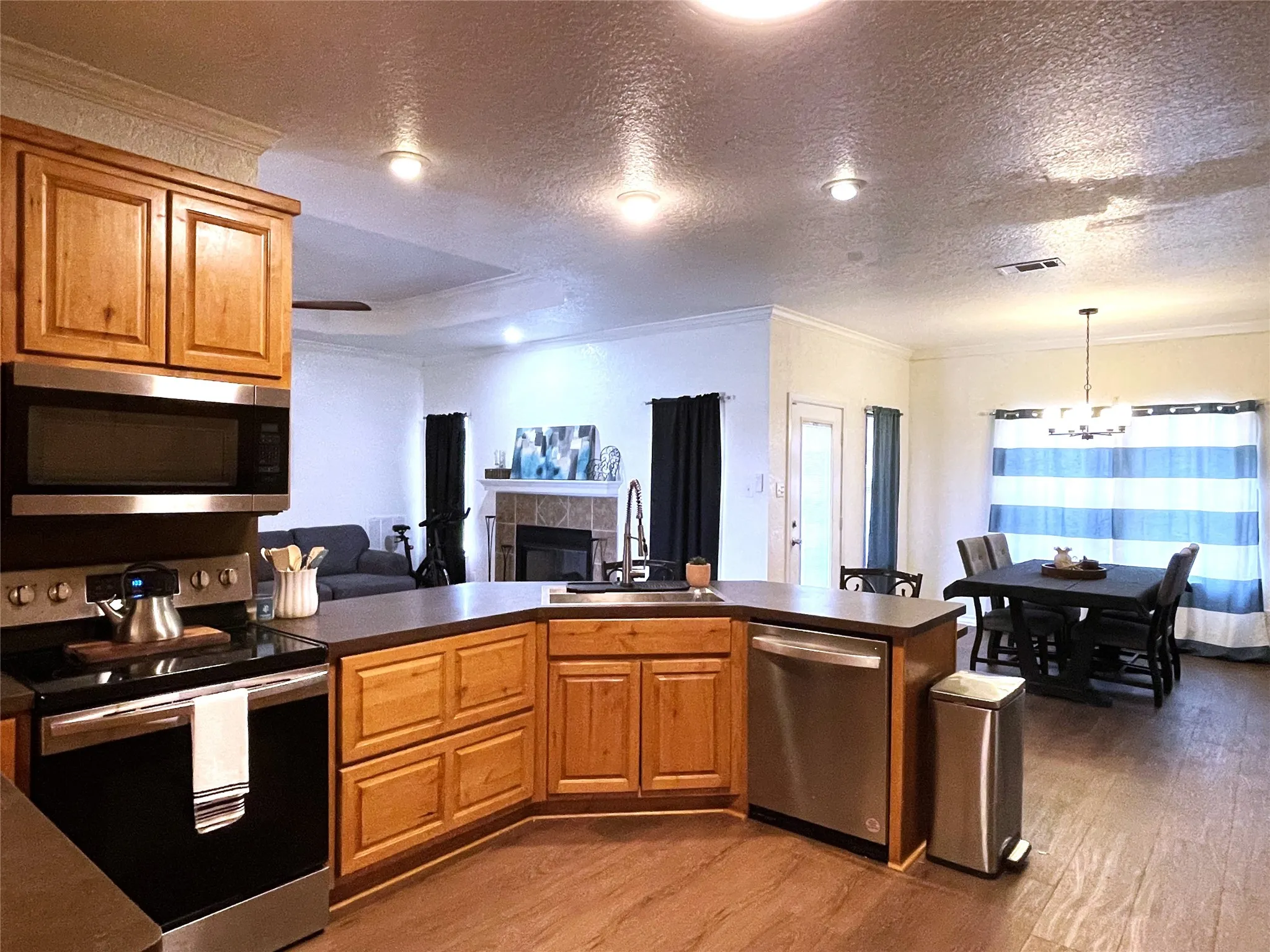 Single Family Residence For Sale in Freestone County , 107 Carroll Street, Teague, Texas 75860, 4 Bedroom, 2 Bathroom, 2 Garage spaces, 1,940 Sqft, built in 2005, mls#21308597, Real Estate Agent in Teague, Homes For Sale in Freestone county, Homes For Sale in Teague, Realtor in Teague Texas, Real Estate Brokerage Independent Realty Texas, Luminita Cordes Realtor