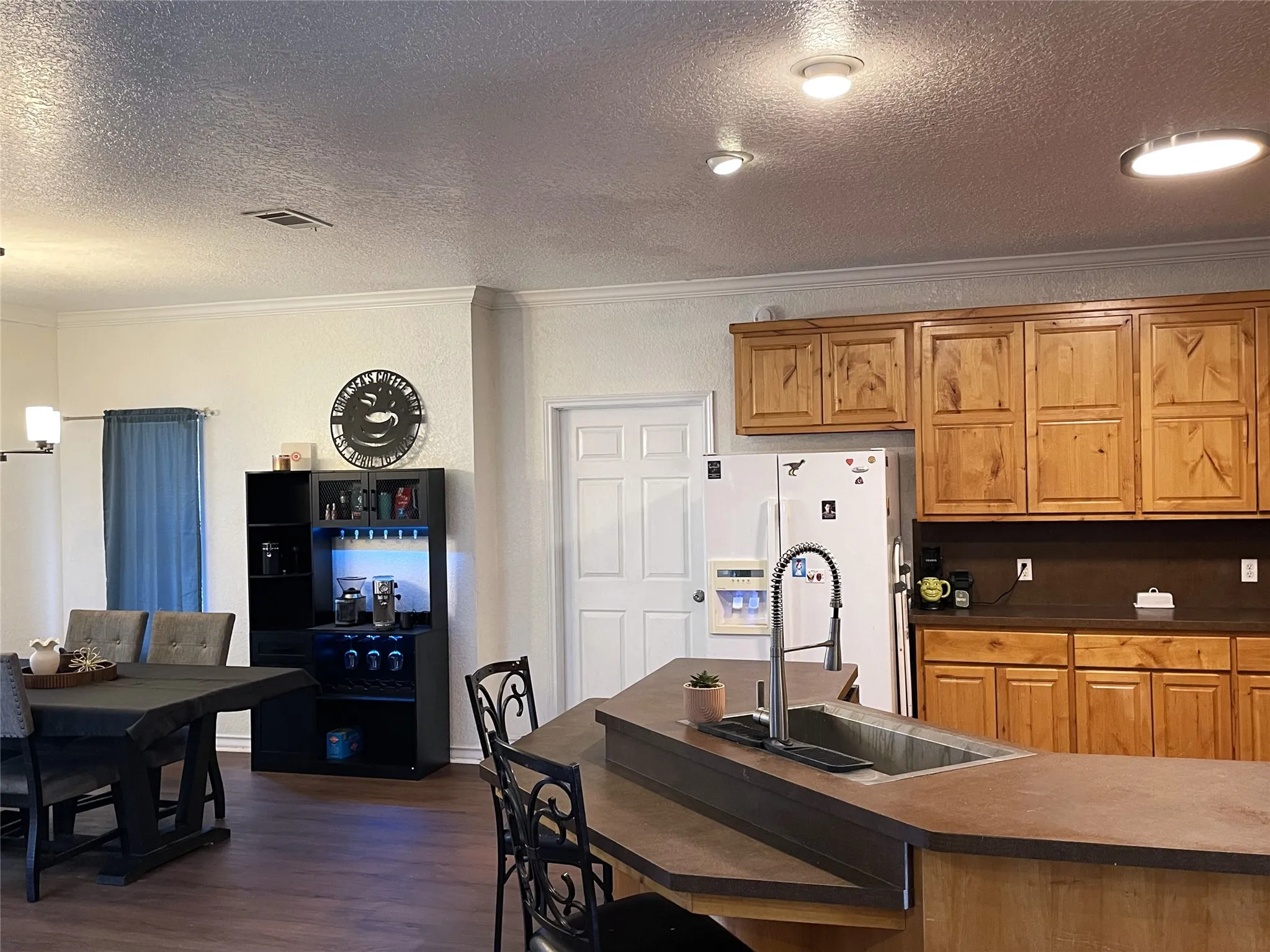 Single Family Residence For Sale in Freestone County , 107 Carroll Street, Teague, Texas 75860, 4 Bedroom, 2 Bathroom, 2 Garage spaces, 1,940 Sqft, built in 2005, mls#21308597, Real Estate Agent in Teague, Homes For Sale in Freestone county, Homes For Sale in Teague, Realtor in Teague Texas, Real Estate Brokerage Independent Realty Texas, Luminita Cordes Realtor
