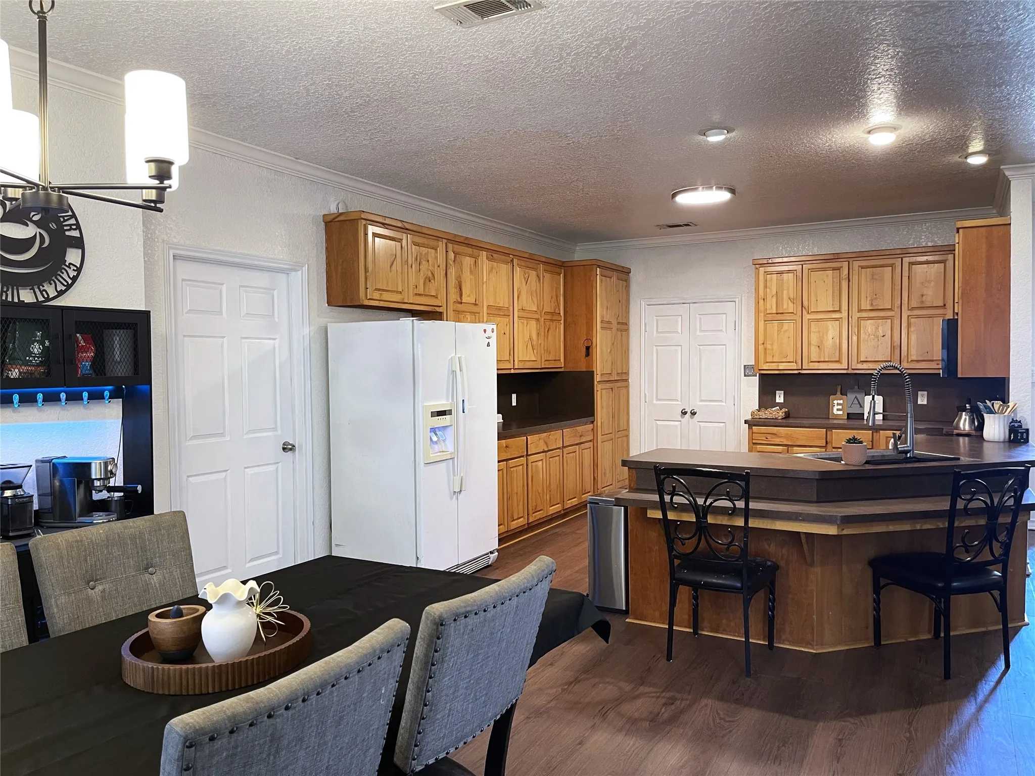 Single Family Residence For Sale in Freestone County , 107 Carroll Street, Teague, Texas 75860, 4 Bedroom, 2 Bathroom, 2 Garage spaces, 1,940 Sqft, built in 2005, mls#21308597, Real Estate Agent in Teague, Homes For Sale in Freestone county, Homes For Sale in Teague, Realtor in Teague Texas, Real Estate Brokerage Independent Realty Texas, Luminita Cordes Realtor
