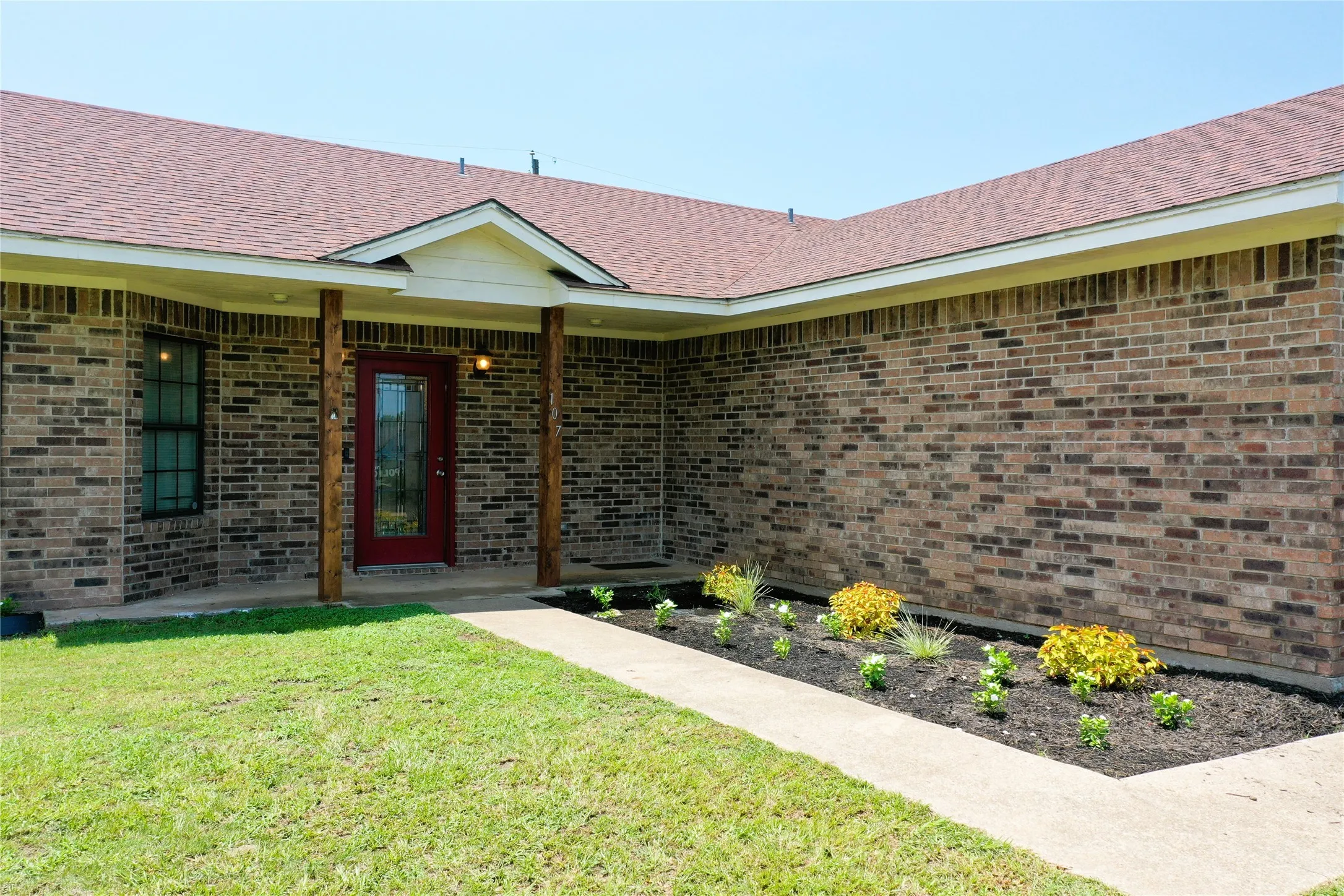 Single Family Residence For Sale in Freestone County , 107 Carroll Street, Teague, Texas 75860, 4 Bedroom, 2 Bathroom, 2 Garage spaces, 1,940 Sqft, built in 2005, mls#21308597, Real Estate Agent in Teague, Homes For Sale in Freestone county, Homes For Sale in Teague, Realtor in Teague Texas, Real Estate Brokerage Independent Realty Texas, Luminita Cordes Realtor