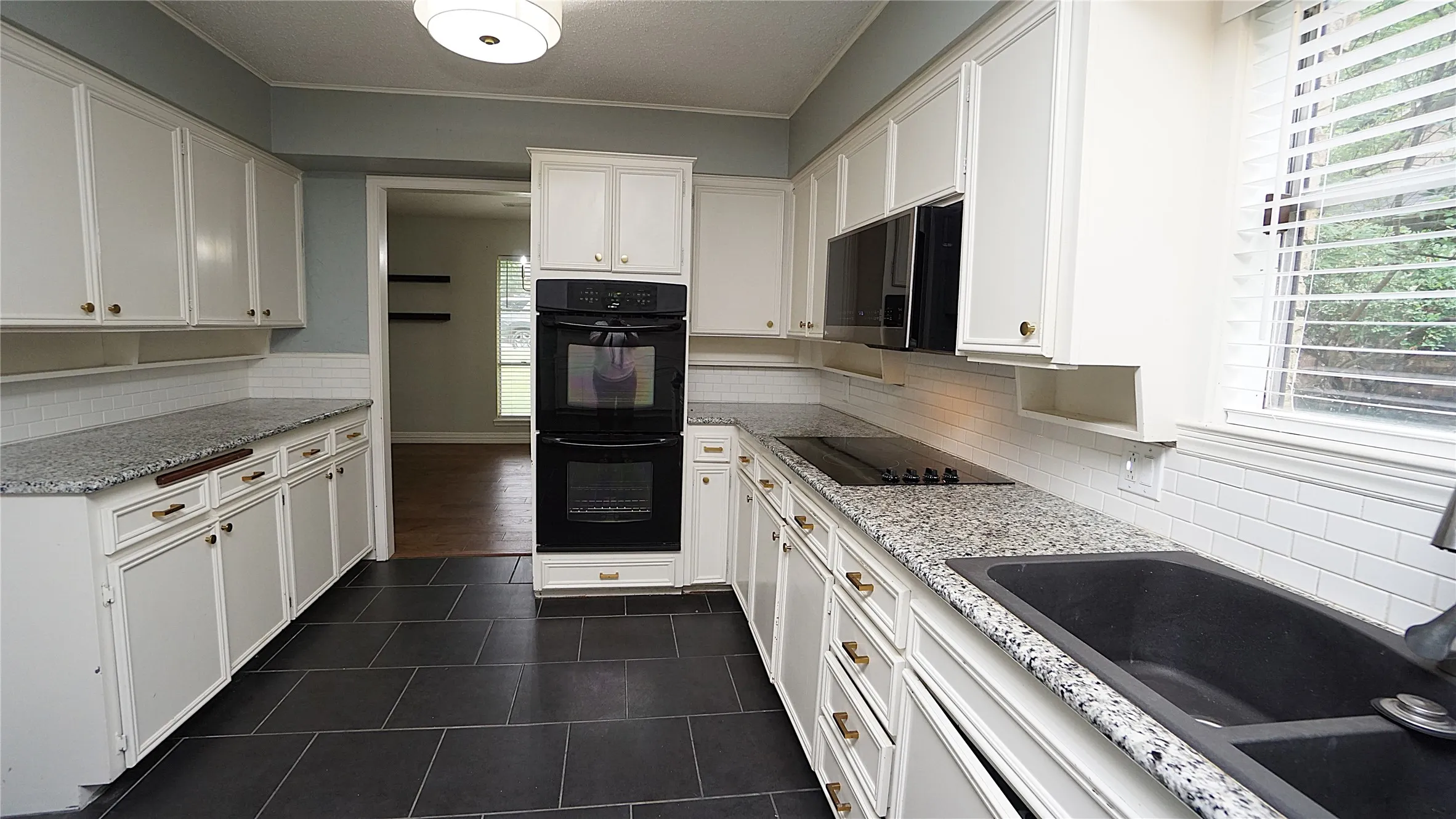 Single Family Residence For Sale in Grayson County , 606 Queens Road, Denison, Texas 75020, 4 Bedroom, 3 Bathroom, 2 Garage spaces, 3,320 Sqft, built in 1969, mls#21308638, Real Estate Agent in Denison, Homes For Sale in Grayson county, Homes For Sale in Denison, Realtor in Denison Texas, Real Estate Brokerage Independent Realty Texas, Luminita Cordes Realtor