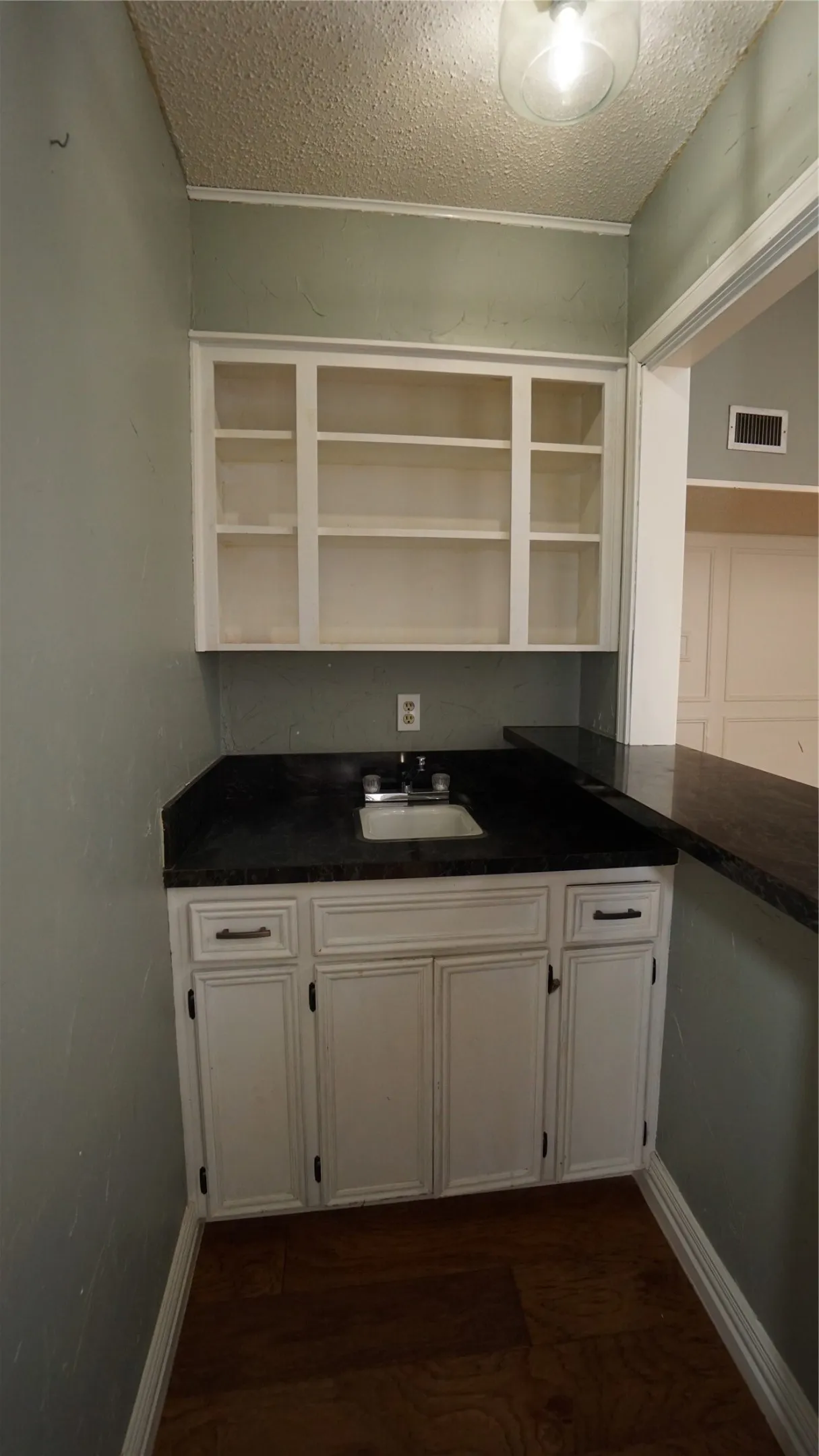 Single Family Residence For Sale in Grayson County , 606 Queens Road, Denison, Texas 75020, 4 Bedroom, 3 Bathroom, 2 Garage spaces, 3,320 Sqft, built in 1969, mls#21308638, Real Estate Agent in Denison, Homes For Sale in Grayson county, Homes For Sale in Denison, Realtor in Denison Texas, Real Estate Brokerage Independent Realty Texas, Luminita Cordes Realtor