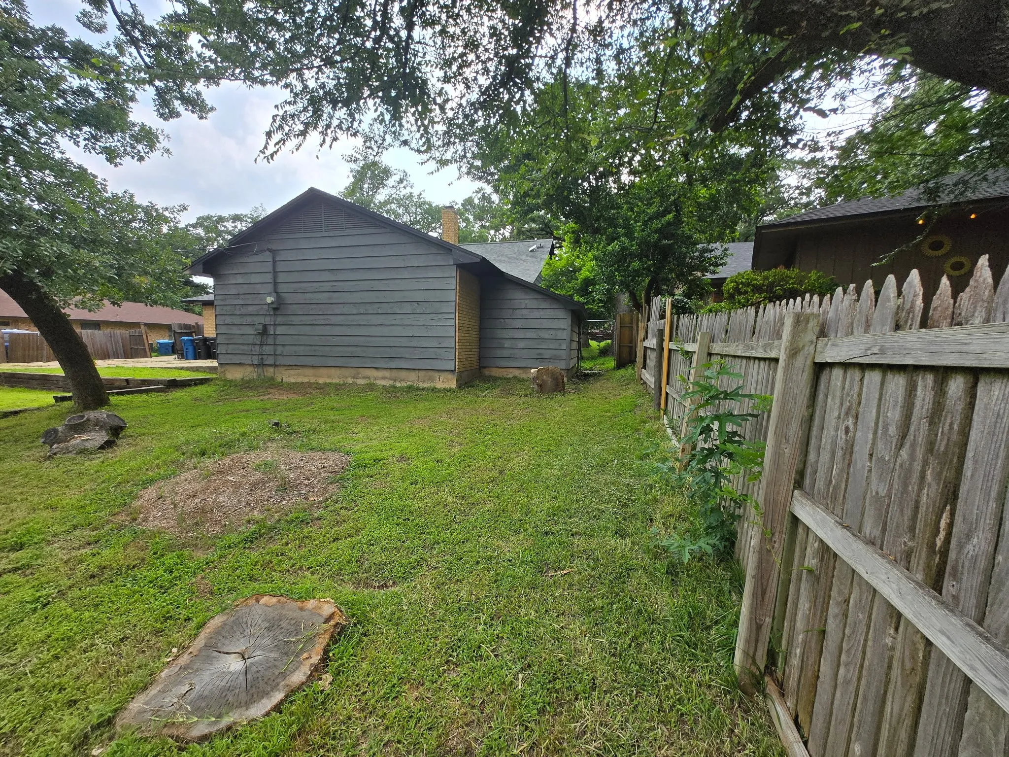 Single Family Residence For Sale in Grayson County , 606 Queens Road, Denison, Texas 75020, 4 Bedroom, 3 Bathroom, 2 Garage spaces, 3,320 Sqft, built in 1969, mls#21308638, Real Estate Agent in Denison, Homes For Sale in Grayson county, Homes For Sale in Denison, Realtor in Denison Texas, Real Estate Brokerage Independent Realty Texas, Luminita Cordes Realtor