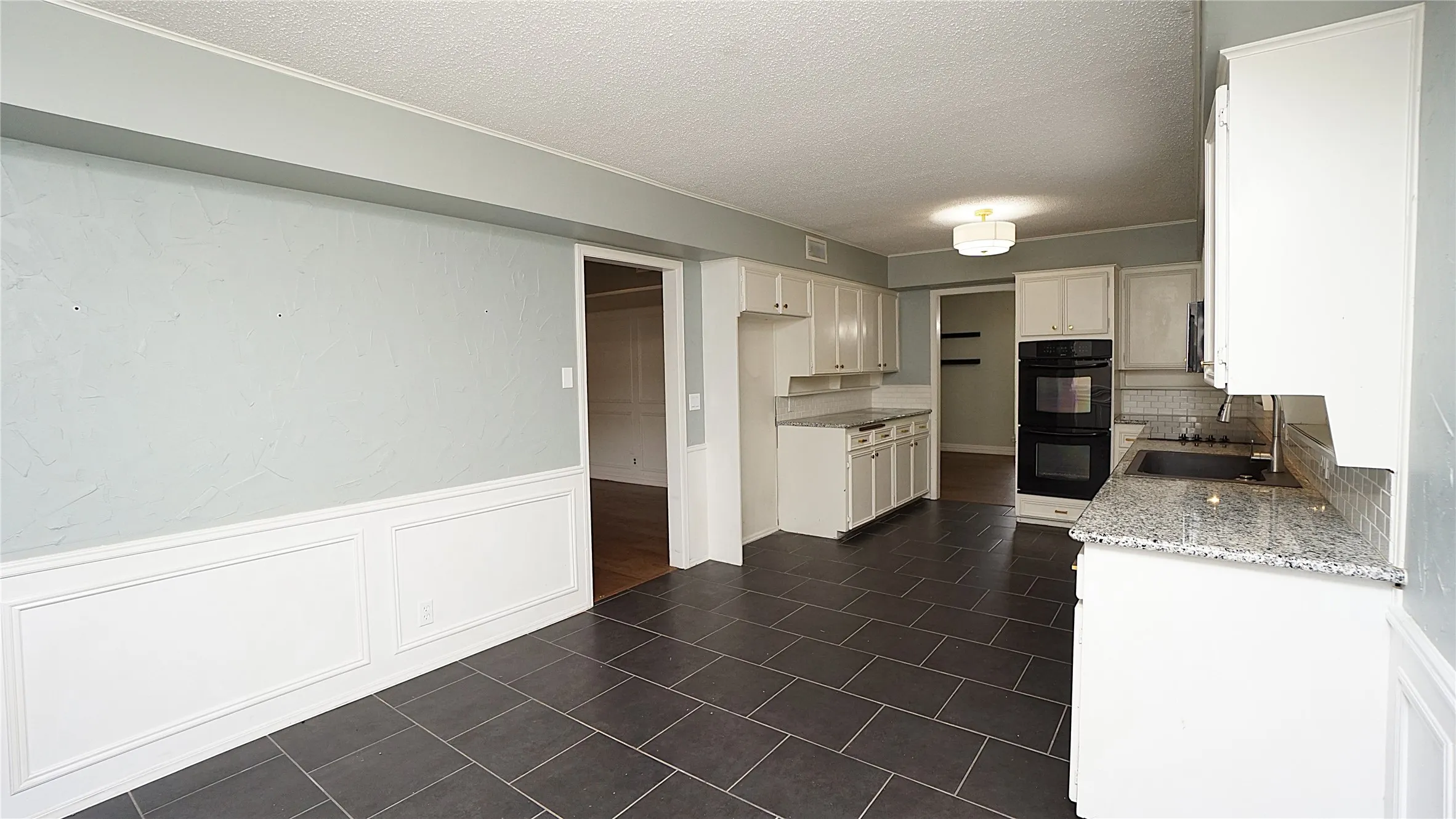 Single Family Residence For Sale in Grayson County , 606 Queens Road, Denison, Texas 75020, 4 Bedroom, 3 Bathroom, 2 Garage spaces, 3,320 Sqft, built in 1969, mls#21308638, Real Estate Agent in Denison, Homes For Sale in Grayson county, Homes For Sale in Denison, Realtor in Denison Texas, Real Estate Brokerage Independent Realty Texas, Luminita Cordes Realtor