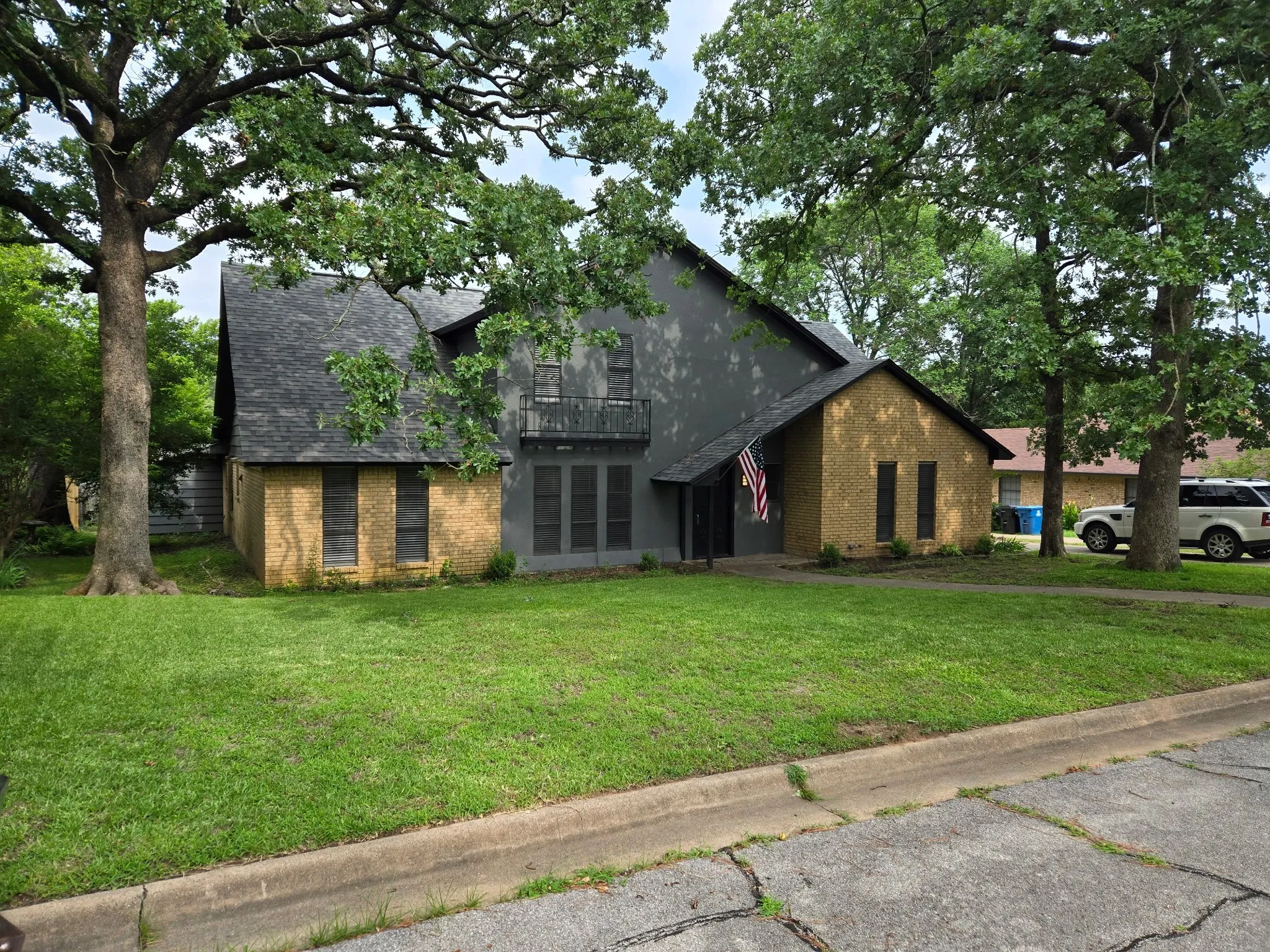 Single Family Residence For Sale in Grayson County , 606 Queens Road, Denison, Texas 75020, 4 Bedroom, 3 Bathroom, 2 Garage spaces, 3,320 Sqft, built in 1969, mls#21308638, Real Estate Agent in Denison, Homes For Sale in Grayson county, Homes For Sale in Denison, Realtor in Denison Texas, Real Estate Brokerage Independent Realty Texas, Luminita Cordes Realtor