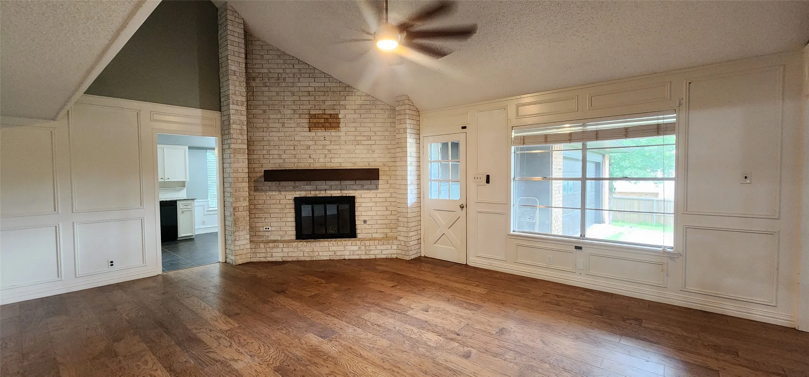 Single Family Residence For Sale in Grayson County , 606 Queens Road, Denison, Texas 75020, 4 Bedroom, 3 Bathroom, 2 Garage spaces, 3,320 Sqft, built in 1969, mls#21308638, Real Estate Agent in Denison, Homes For Sale in Grayson county, Homes For Sale in Denison, Realtor in Denison Texas, Real Estate Brokerage Independent Realty Texas, Luminita Cordes Realtor