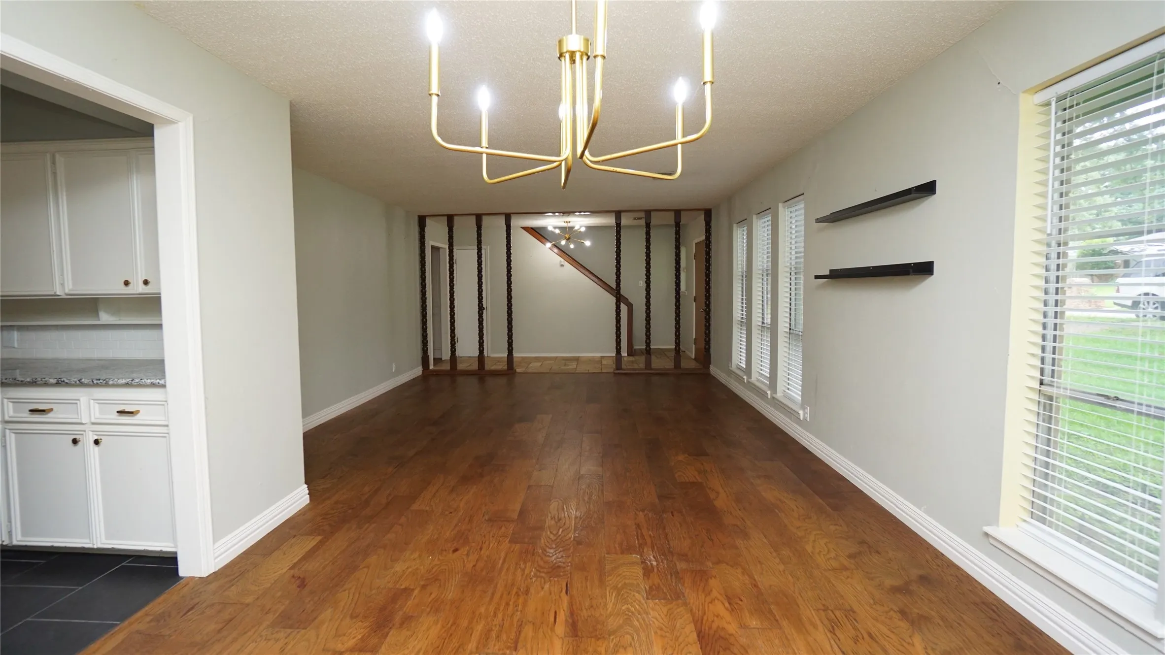 Single Family Residence For Sale in Grayson County , 606 Queens Road, Denison, Texas 75020, 4 Bedroom, 3 Bathroom, 2 Garage spaces, 3,320 Sqft, built in 1969, mls#21308638, Real Estate Agent in Denison, Homes For Sale in Grayson county, Homes For Sale in Denison, Realtor in Denison Texas, Real Estate Brokerage Independent Realty Texas, Luminita Cordes Realtor