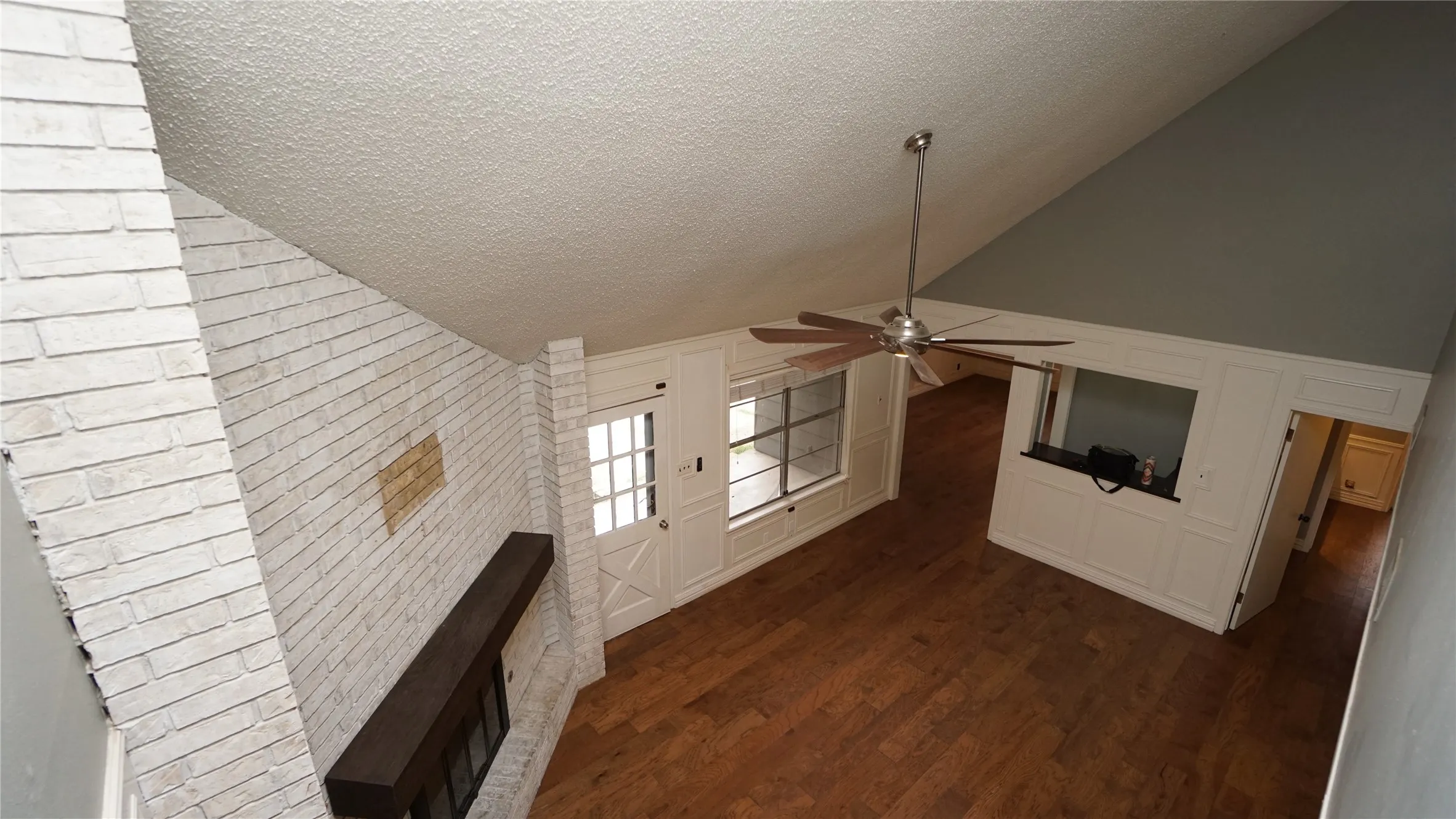 Single Family Residence For Sale in Grayson County , 606 Queens Road, Denison, Texas 75020, 4 Bedroom, 3 Bathroom, 2 Garage spaces, 3,320 Sqft, built in 1969, mls#21308638, Real Estate Agent in Denison, Homes For Sale in Grayson county, Homes For Sale in Denison, Realtor in Denison Texas, Real Estate Brokerage Independent Realty Texas, Luminita Cordes Realtor