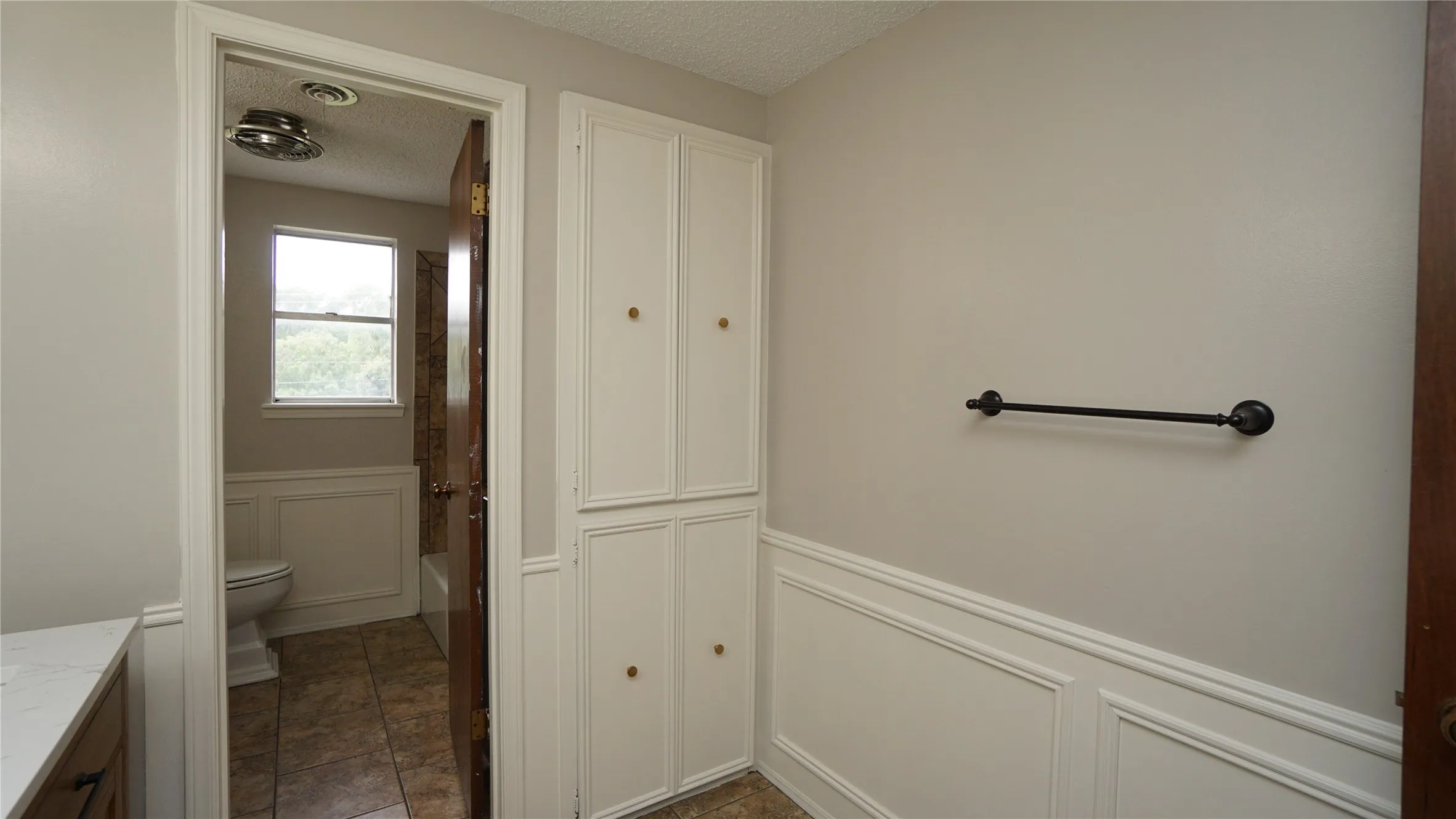 Upstairs Main Hall Bath