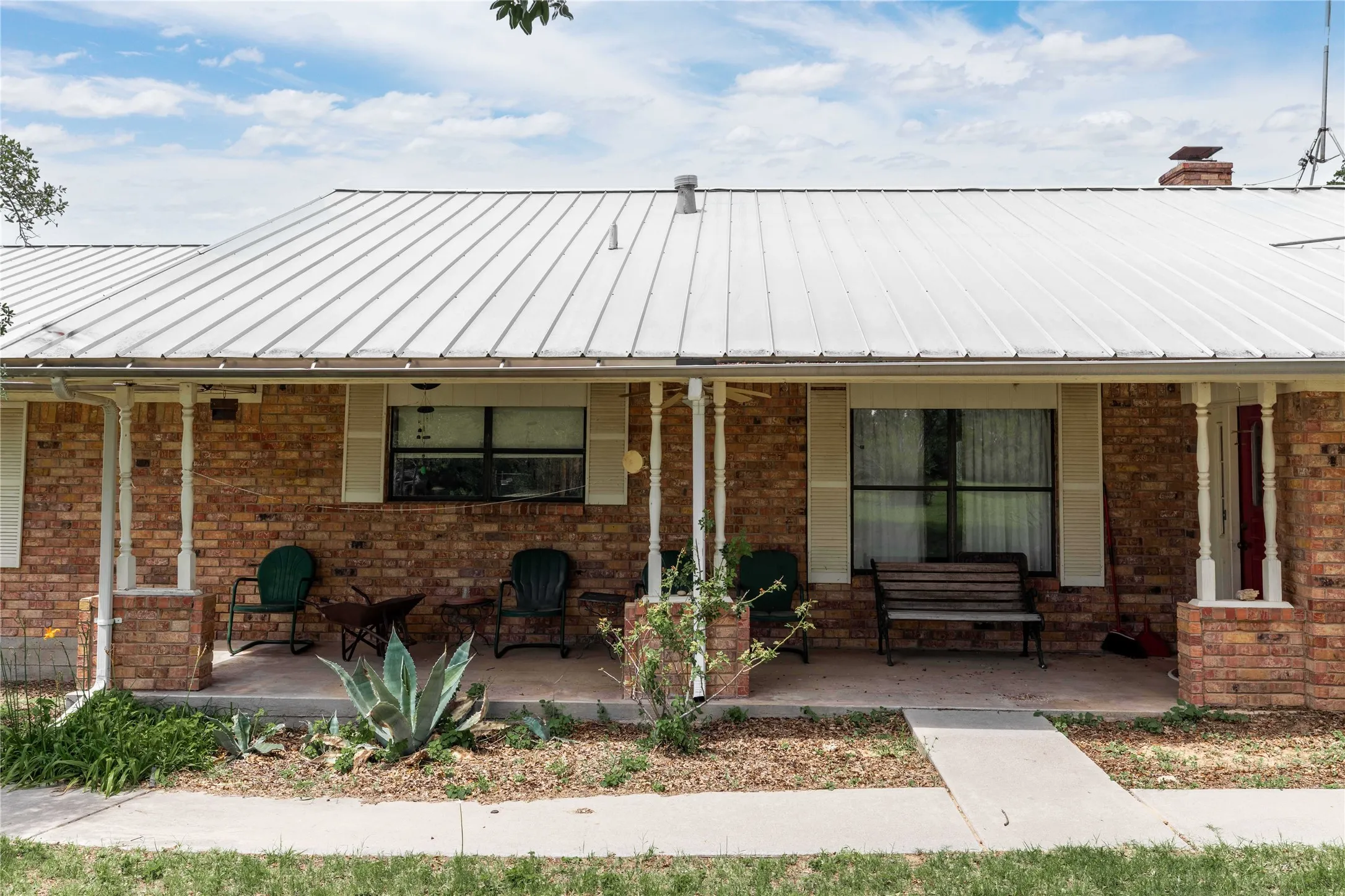 Single Family Residence For Sale in Eastland County , 3718 Highway 36 W, Rising Star, Texas 76471, 3 Bedroom, 2 Bathroom, 2 Garage spaces, 1,912 Sqft, built in 1982, mls#21308560, Real Estate Agent in Rising Star, Homes For Sale in Eastland county, Homes For Sale in Rising Star, Realtor in Rising Star Texas, Real Estate Brokerage Independent Realty Texas, Luminita Cordes Realtor