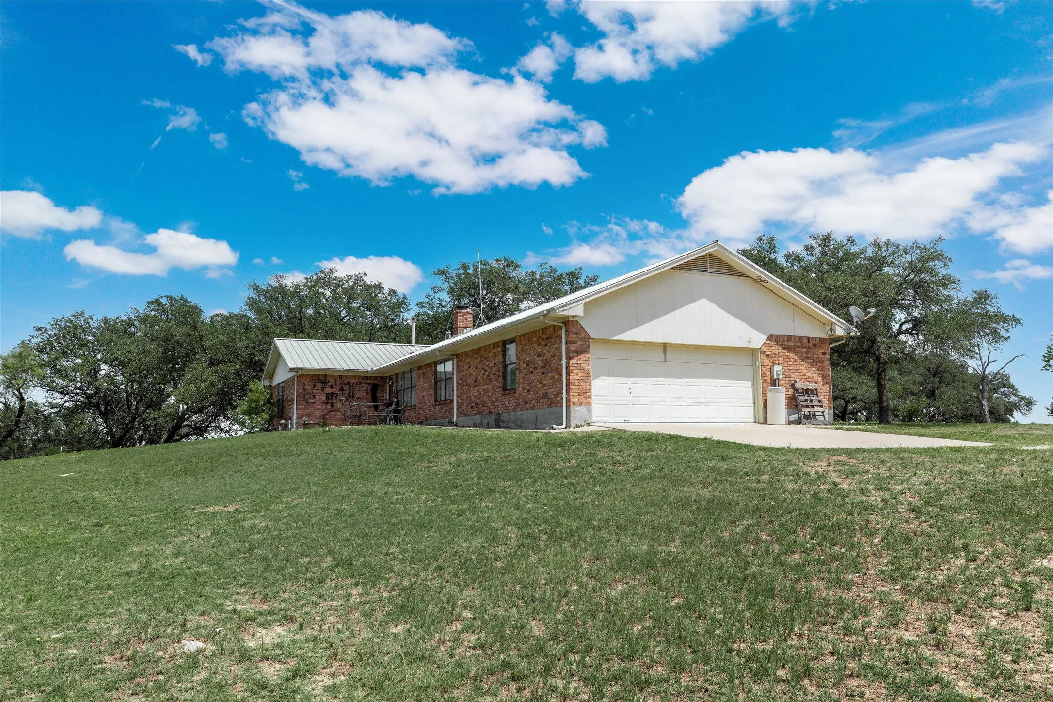 Single Family Residence For Sale in Eastland County , 3718 Highway 36 W, Rising Star, Texas 76471, 3 Bedroom, 2 Bathroom, 2 Garage spaces, 1,912 Sqft, built in 1982, mls#21308560, Real Estate Agent in Rising Star, Homes For Sale in Eastland county, Homes For Sale in Rising Star, Realtor in Rising Star Texas, Real Estate Brokerage Independent Realty Texas, Luminita Cordes Realtor