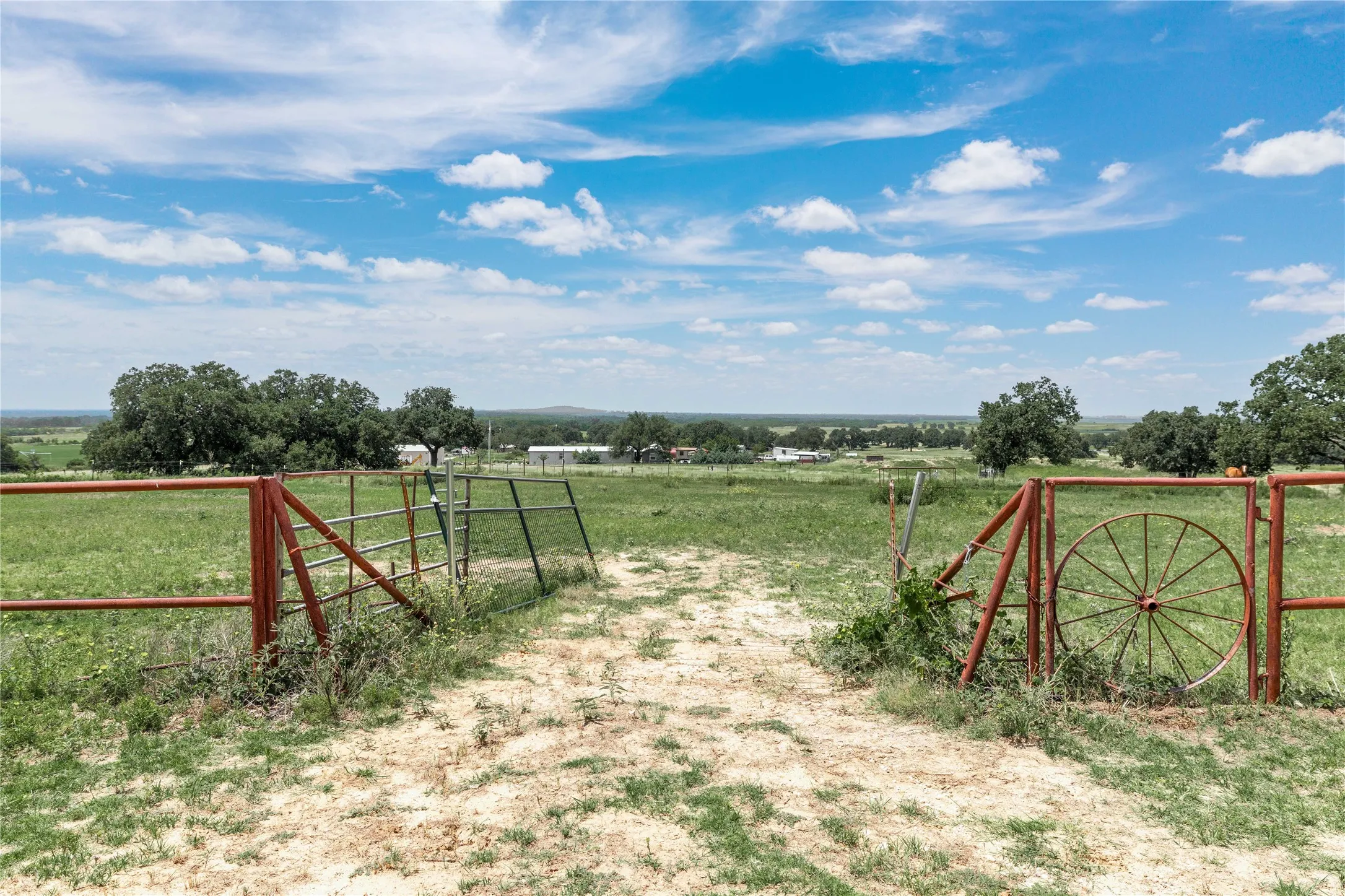 Single Family Residence For Sale in Eastland County , 3718 Highway 36 W, Rising Star, Texas 76471, 3 Bedroom, 2 Bathroom, 2 Garage spaces, 1,912 Sqft, built in 1982, mls#21308560, Real Estate Agent in Rising Star, Homes For Sale in Eastland county, Homes For Sale in Rising Star, Realtor in Rising Star Texas, Real Estate Brokerage Independent Realty Texas, Luminita Cordes Realtor