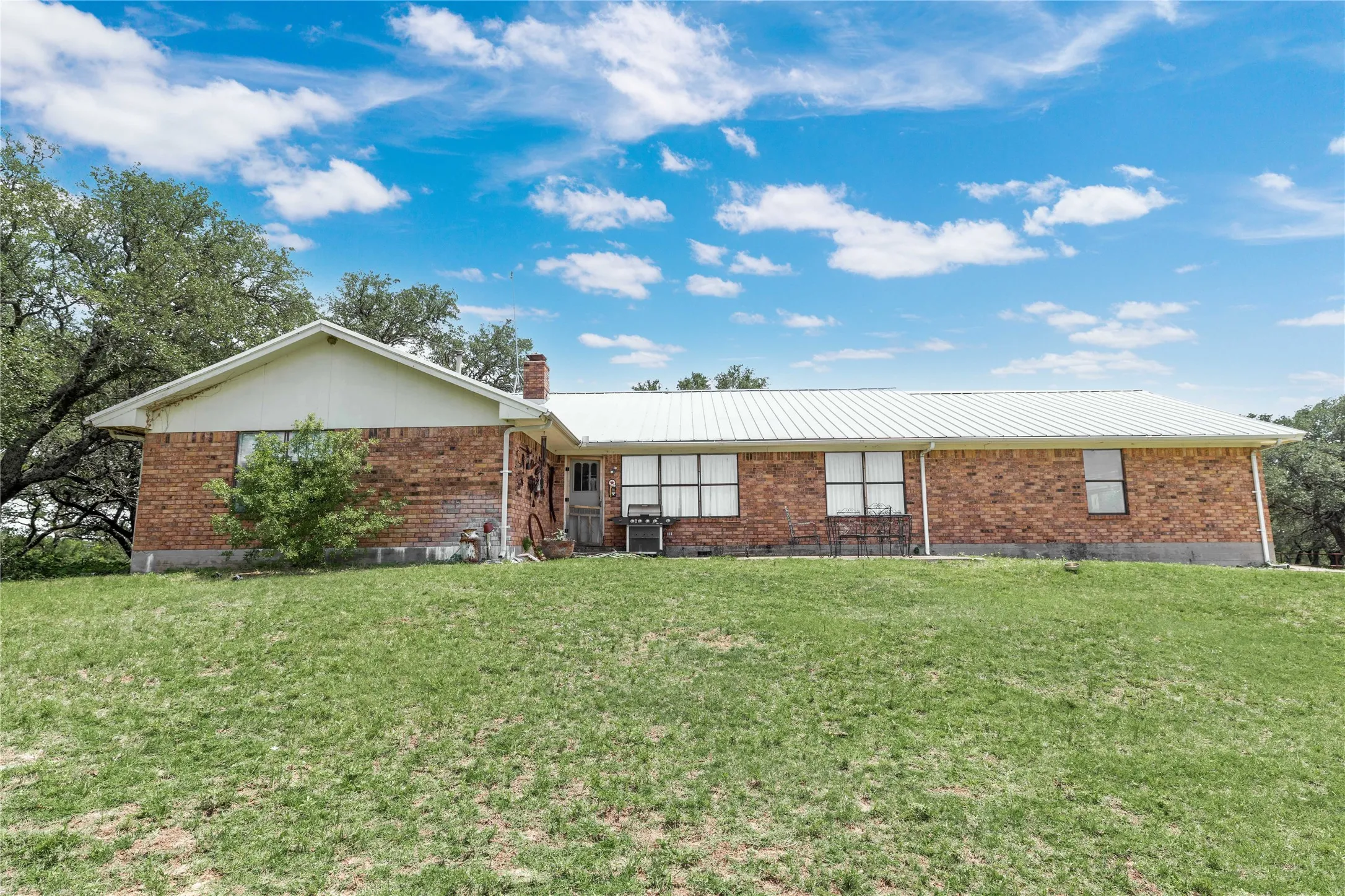 Single Family Residence For Sale in Eastland County , 3718 Highway 36 W, Rising Star, Texas 76471, 3 Bedroom, 2 Bathroom, 2 Garage spaces, 1,912 Sqft, built in 1982, mls#21308560, Real Estate Agent in Rising Star, Homes For Sale in Eastland county, Homes For Sale in Rising Star, Realtor in Rising Star Texas, Real Estate Brokerage Independent Realty Texas, Luminita Cordes Realtor