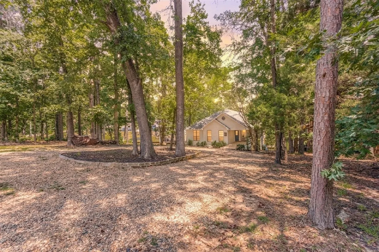 Single Family Residence For Sale in Franklin (TX) County , 909 King Club Boulevard, Scroggins, Texas 75480, 3 Bedroom, 2 Bathroom, Garage spaces, 1,724 Sqft, built in 1997, mls#21307220, Real Estate Agent in Scroggins, Homes For Sale in Franklin (TX) county, Homes For Sale in Scroggins, Realtor in Scroggins Texas, Real Estate Brokerage Independent Realty Texas, Luminita Cordes Realtor