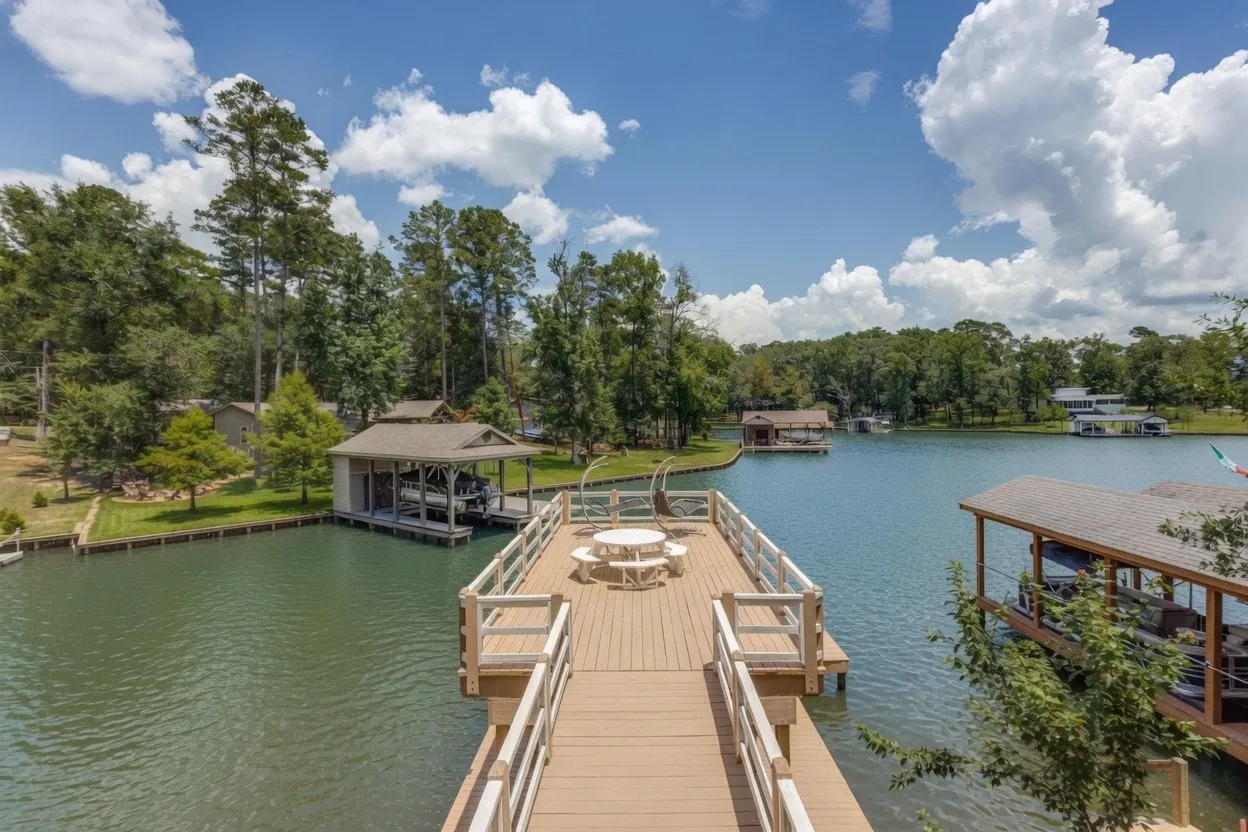 Single Family Residence For Sale in Franklin (TX) County , 909 King Club Boulevard, Scroggins, Texas 75480, 3 Bedroom, 2 Bathroom, Garage spaces, 1,724 Sqft, built in 1997, mls#21307220, Real Estate Agent in Scroggins, Homes For Sale in Franklin (TX) county, Homes For Sale in Scroggins, Realtor in Scroggins Texas, Real Estate Brokerage Independent Realty Texas, Luminita Cordes Realtor