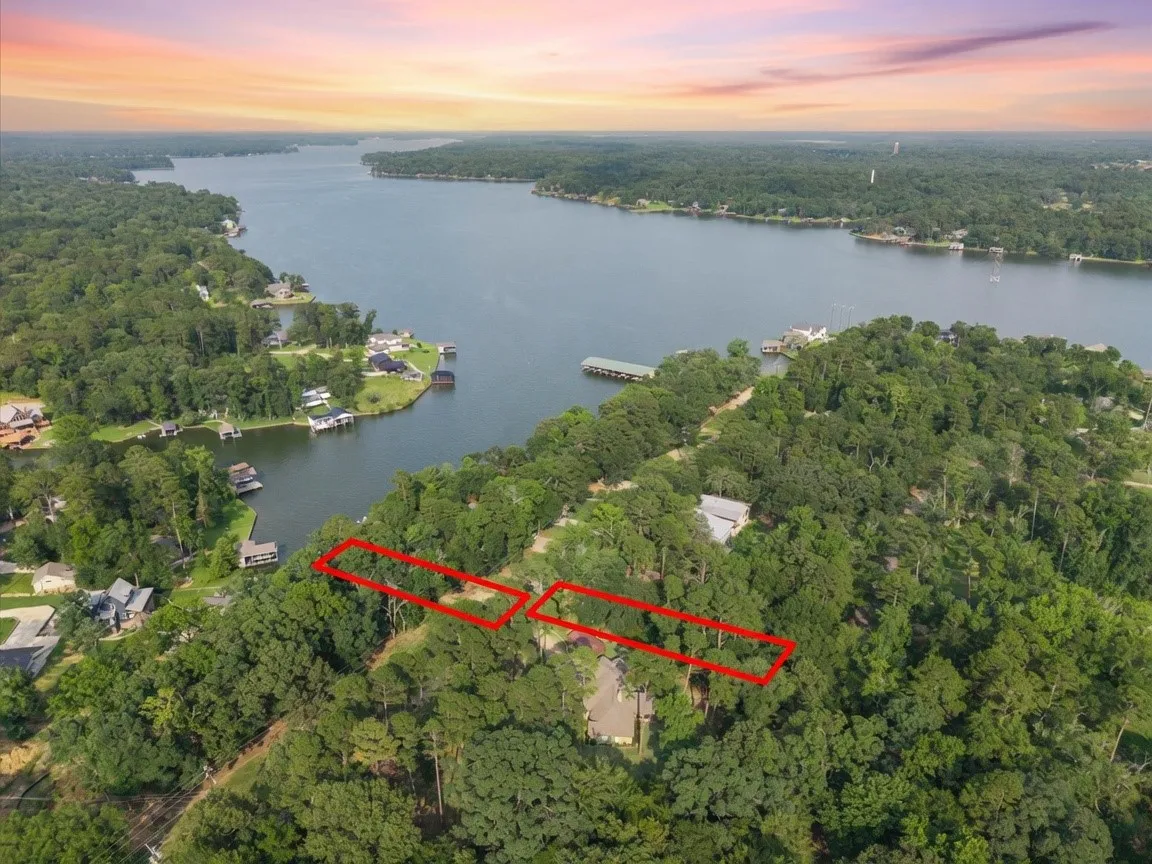 Single Family Residence For Sale in Franklin (TX) County , 909 King Club Boulevard, Scroggins, Texas 75480, 3 Bedroom, 2 Bathroom, Garage spaces, 1,724 Sqft, built in 1997, mls#21307220, Real Estate Agent in Scroggins, Homes For Sale in Franklin (TX) county, Homes For Sale in Scroggins, Realtor in Scroggins Texas, Real Estate Brokerage Independent Realty Texas, Luminita Cordes Realtor