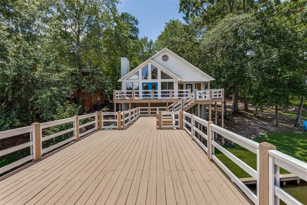 Single Family Residence For Sale in Franklin (TX) County , 909 King Club Boulevard, Scroggins, Texas 75480, 3 Bedroom, 2 Bathroom, Garage spaces, 1,724 Sqft, built in 1997, mls#21307220, Real Estate Agent in Scroggins, Homes For Sale in Franklin (TX) county, Homes For Sale in Scroggins, Realtor in Scroggins Texas, Real Estate Brokerage Independent Realty Texas, Luminita Cordes Realtor